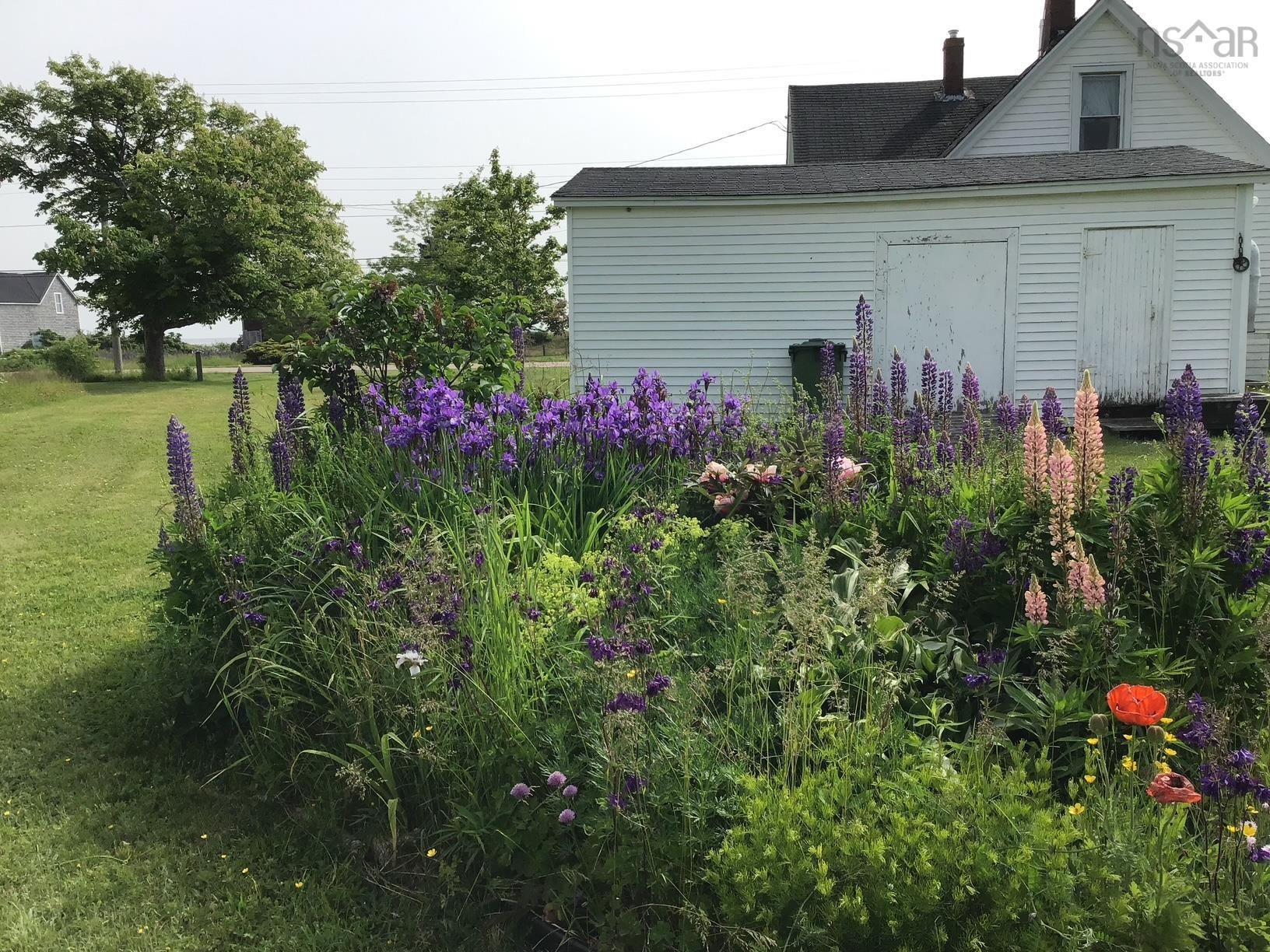 $199,000.00: 3685 Highway 209, Advocate Harbour