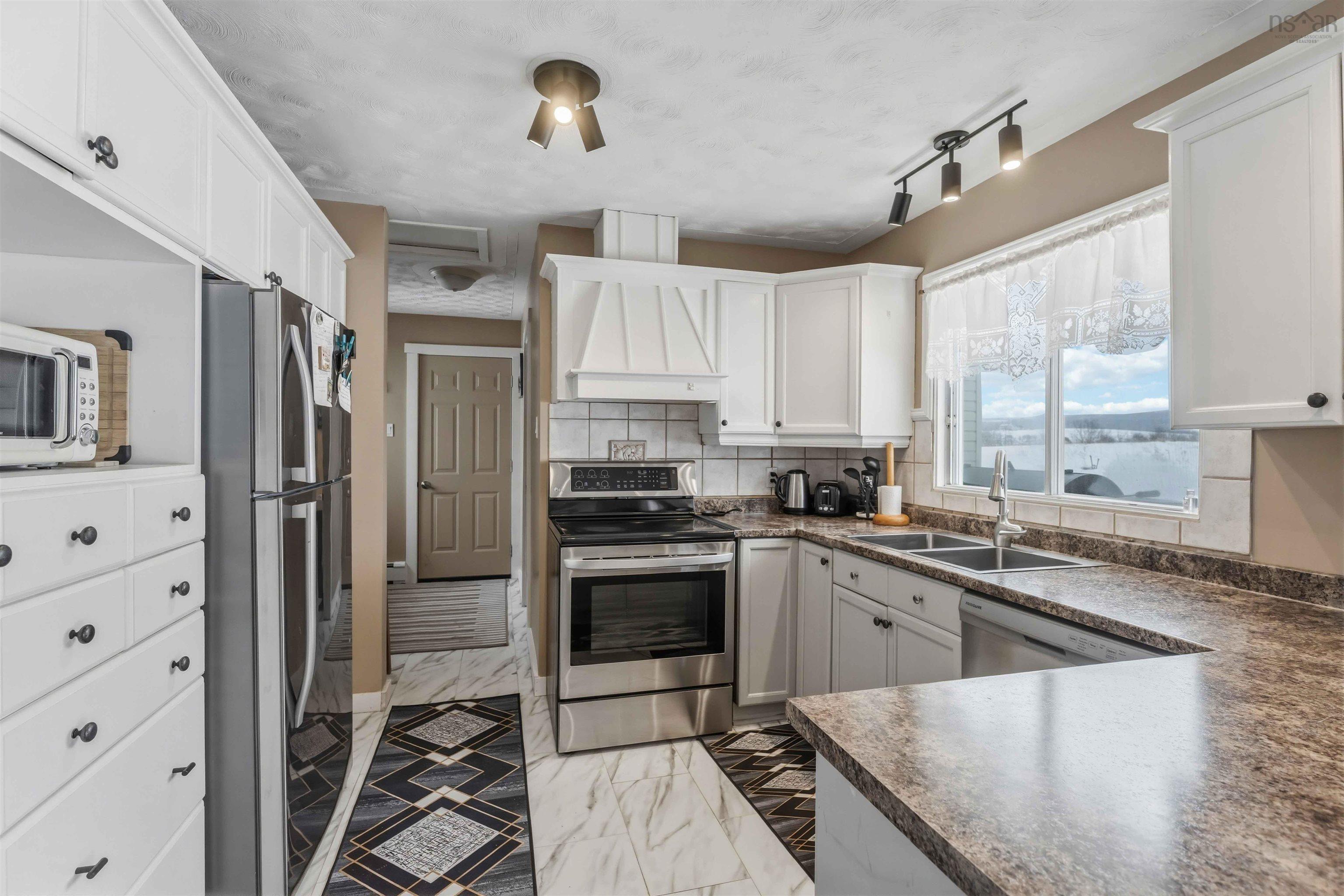 $529,900.00: 12220 Highway 1, Hortonville