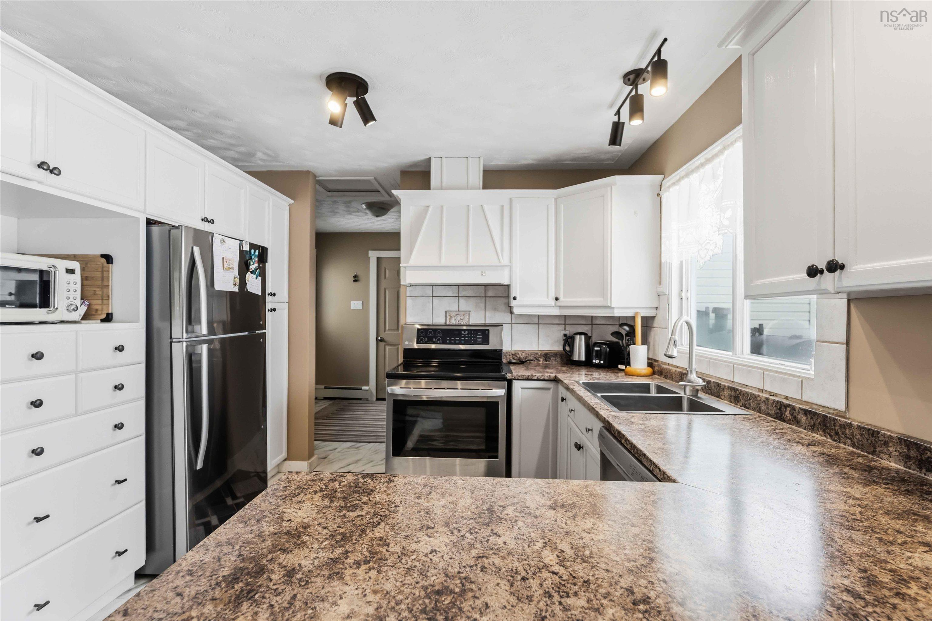 $529,900.00: 12220 Highway 1, Hortonville