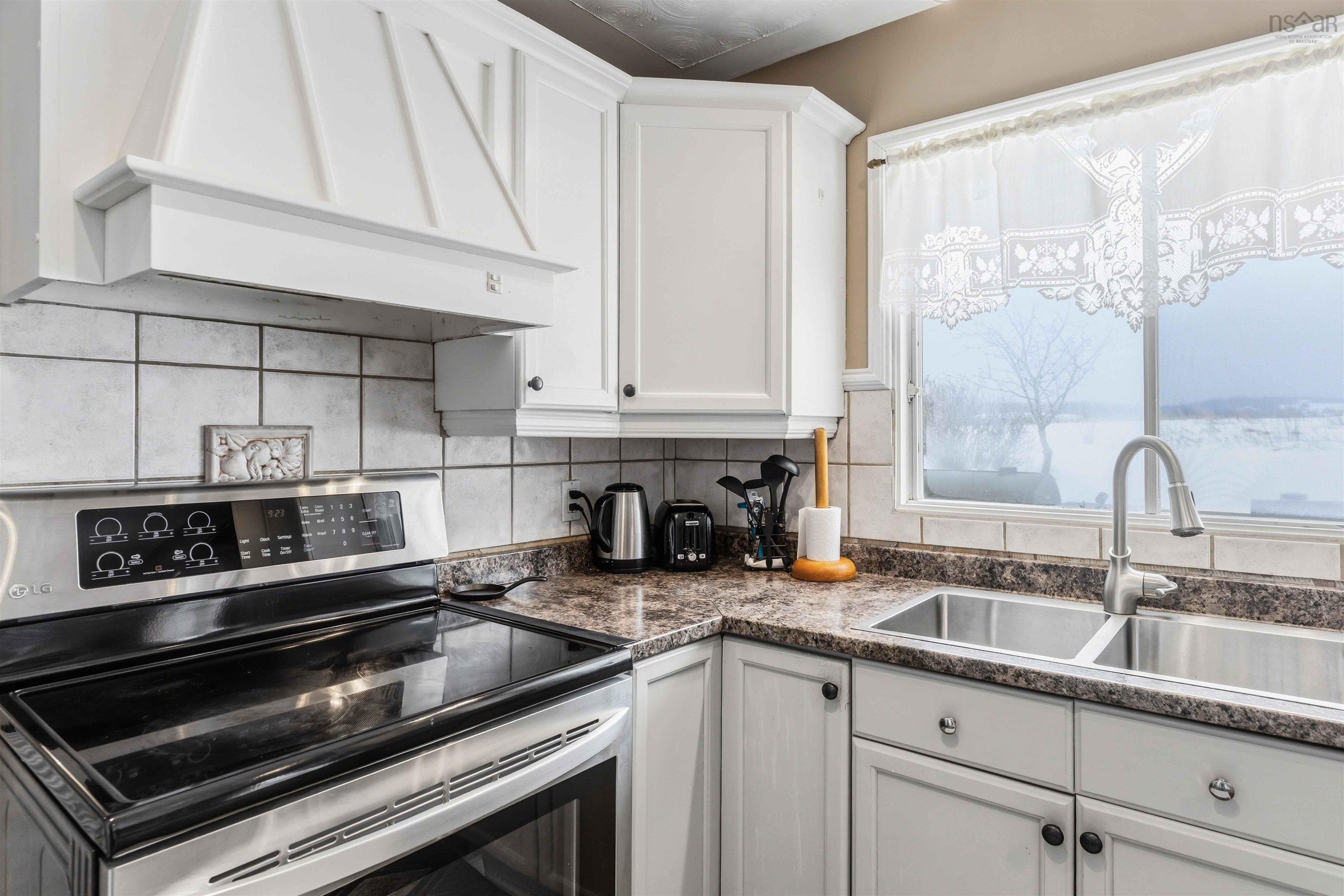 $529,900.00: 12220 Highway 1, Hortonville