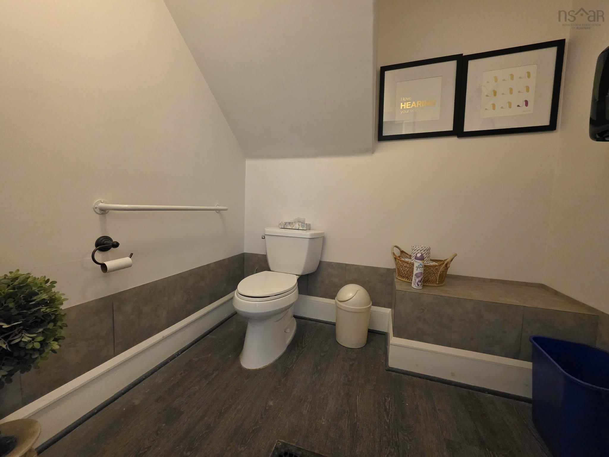 $519,900.00: 92 Willow Street, Truro, Truro