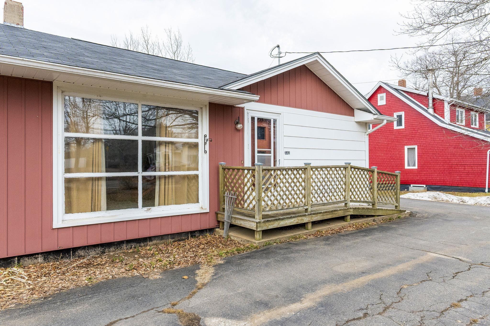 $295,000.00: 139 Main Street, Middleton