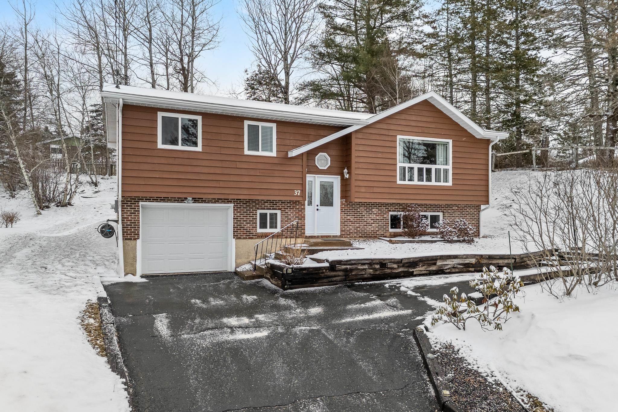 $524,900.00: 37 Hillcrest Avenue, Lower Sackville