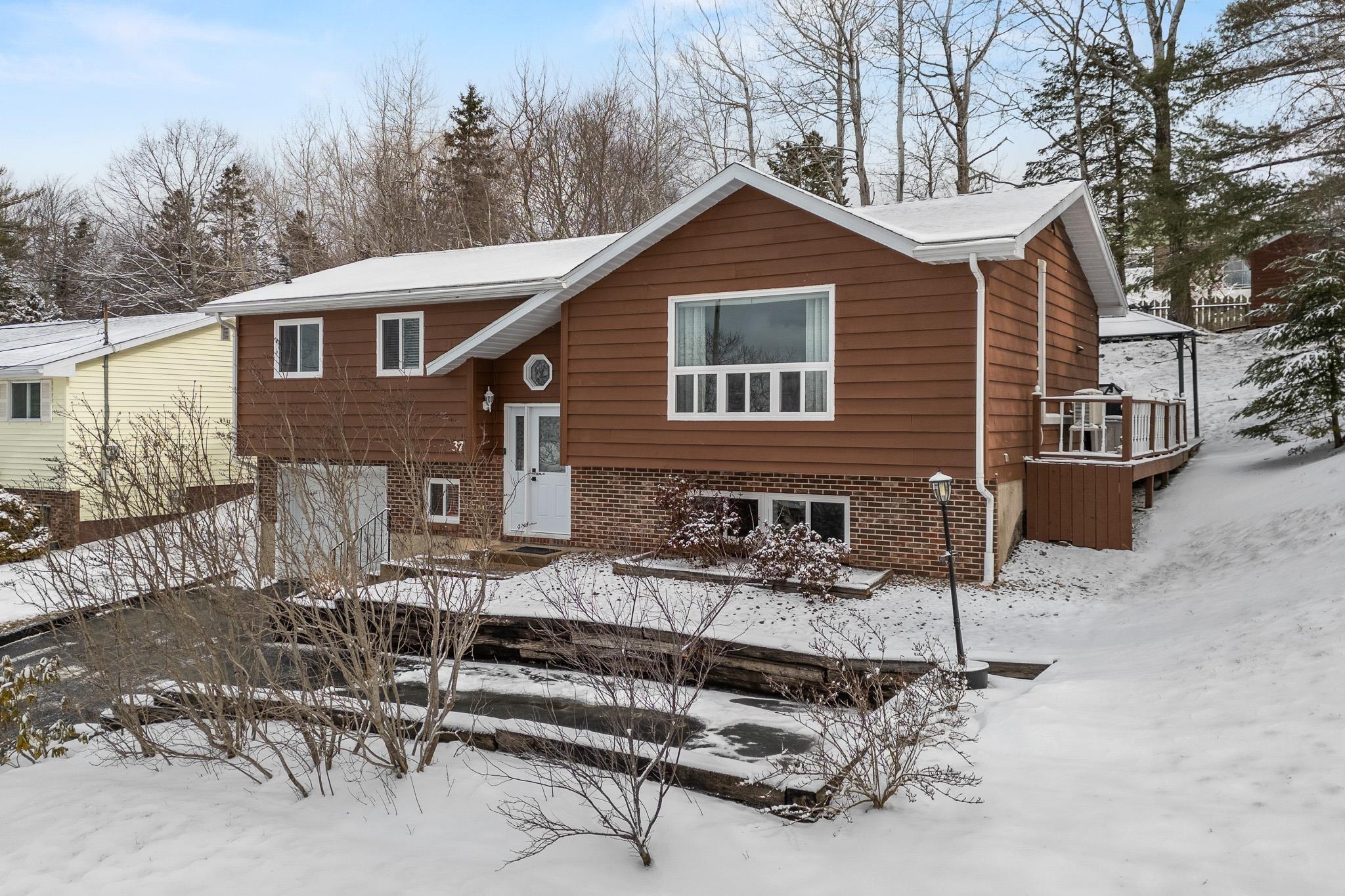 $524,900.00: 37 Hillcrest Avenue, Lower Sackville