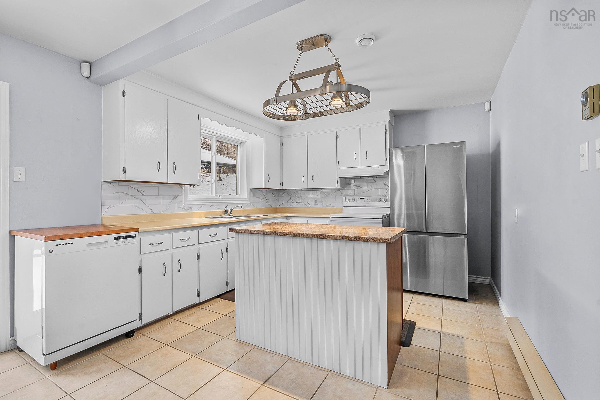 $524,900.00: 37 Hillcrest Avenue, Lower Sackville