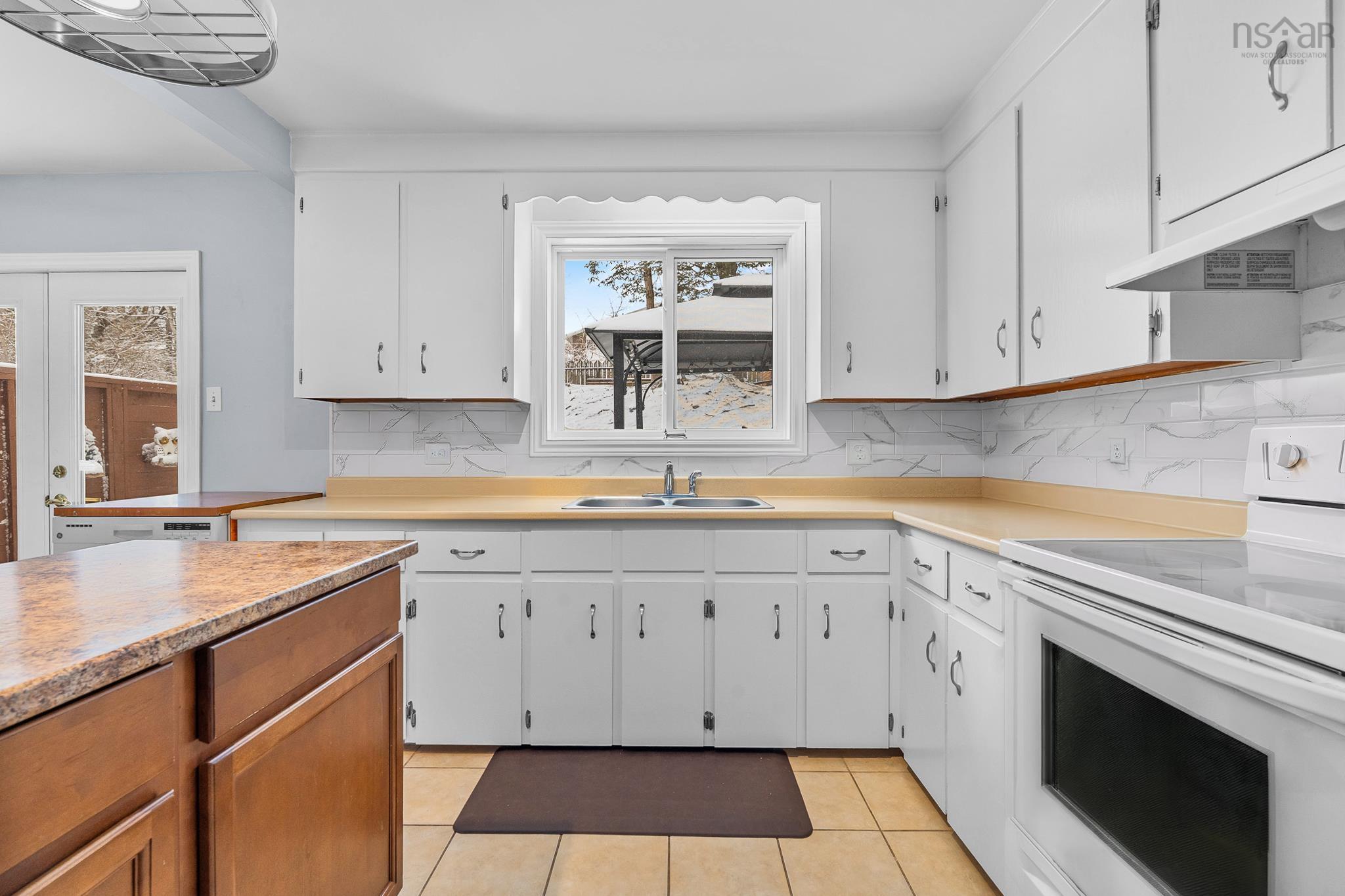 $524,900.00: 37 Hillcrest Avenue, Lower Sackville