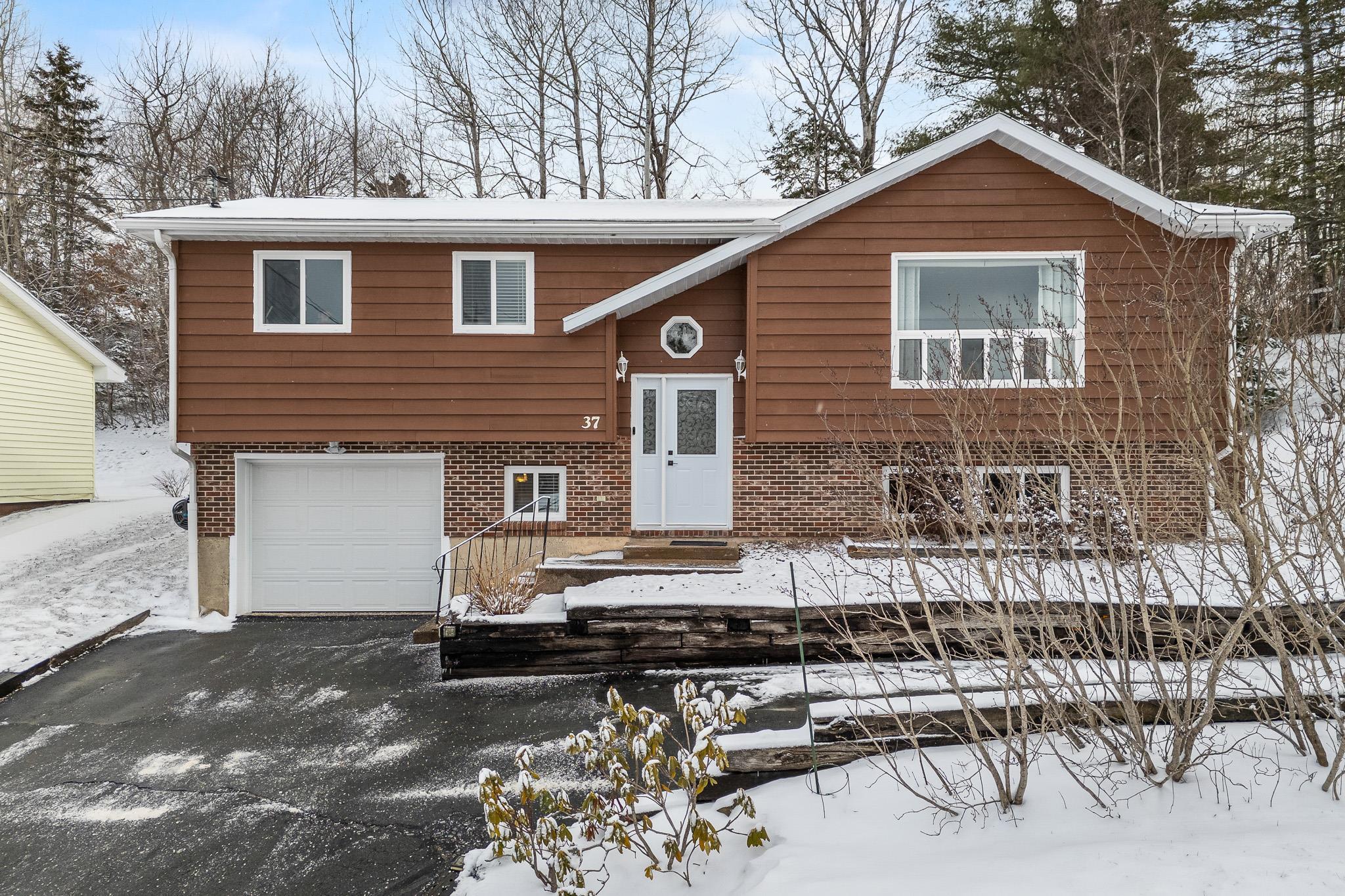 $524,900.00: 37 Hillcrest Avenue, Lower Sackville