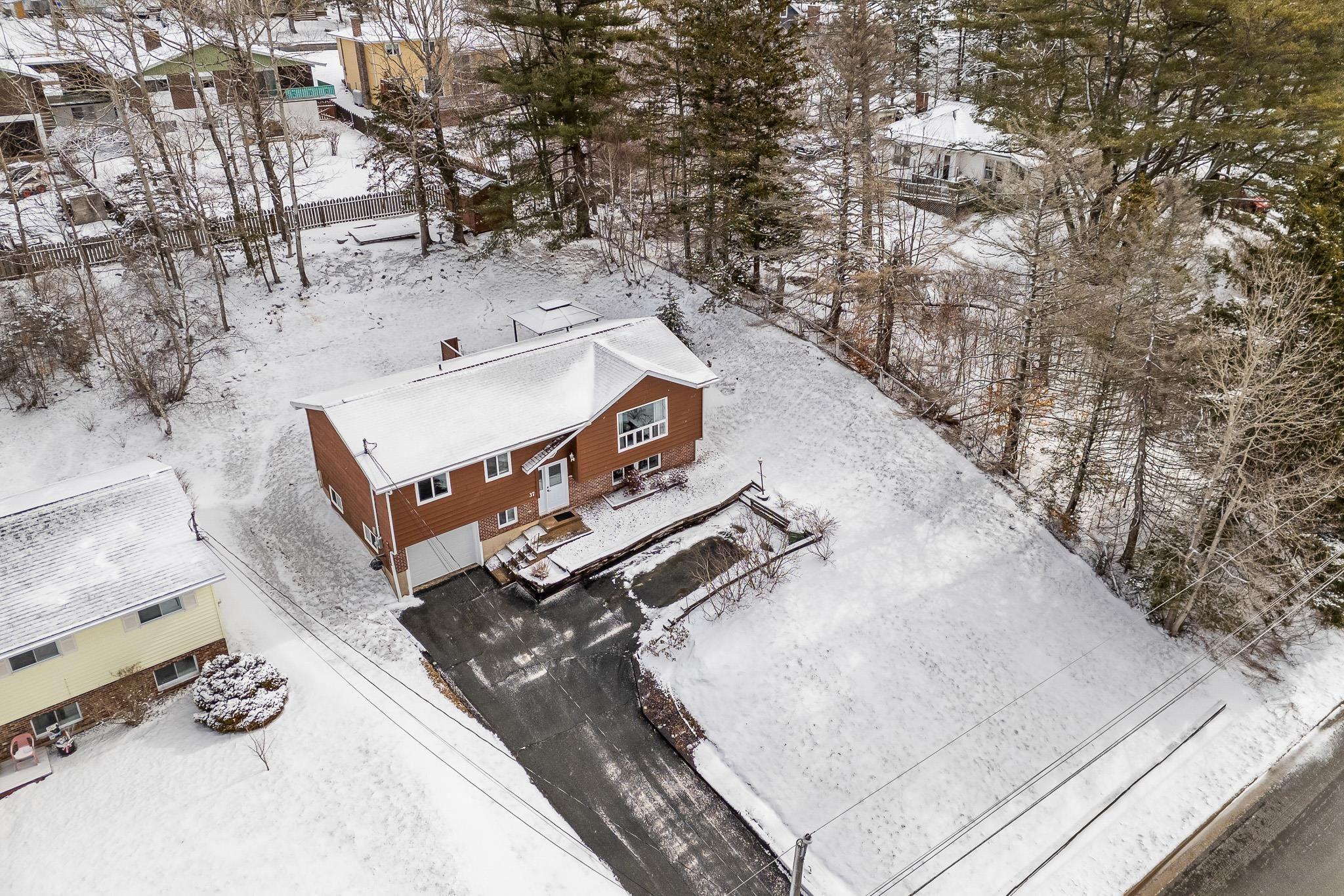 $524,900.00: 37 Hillcrest Avenue, Lower Sackville