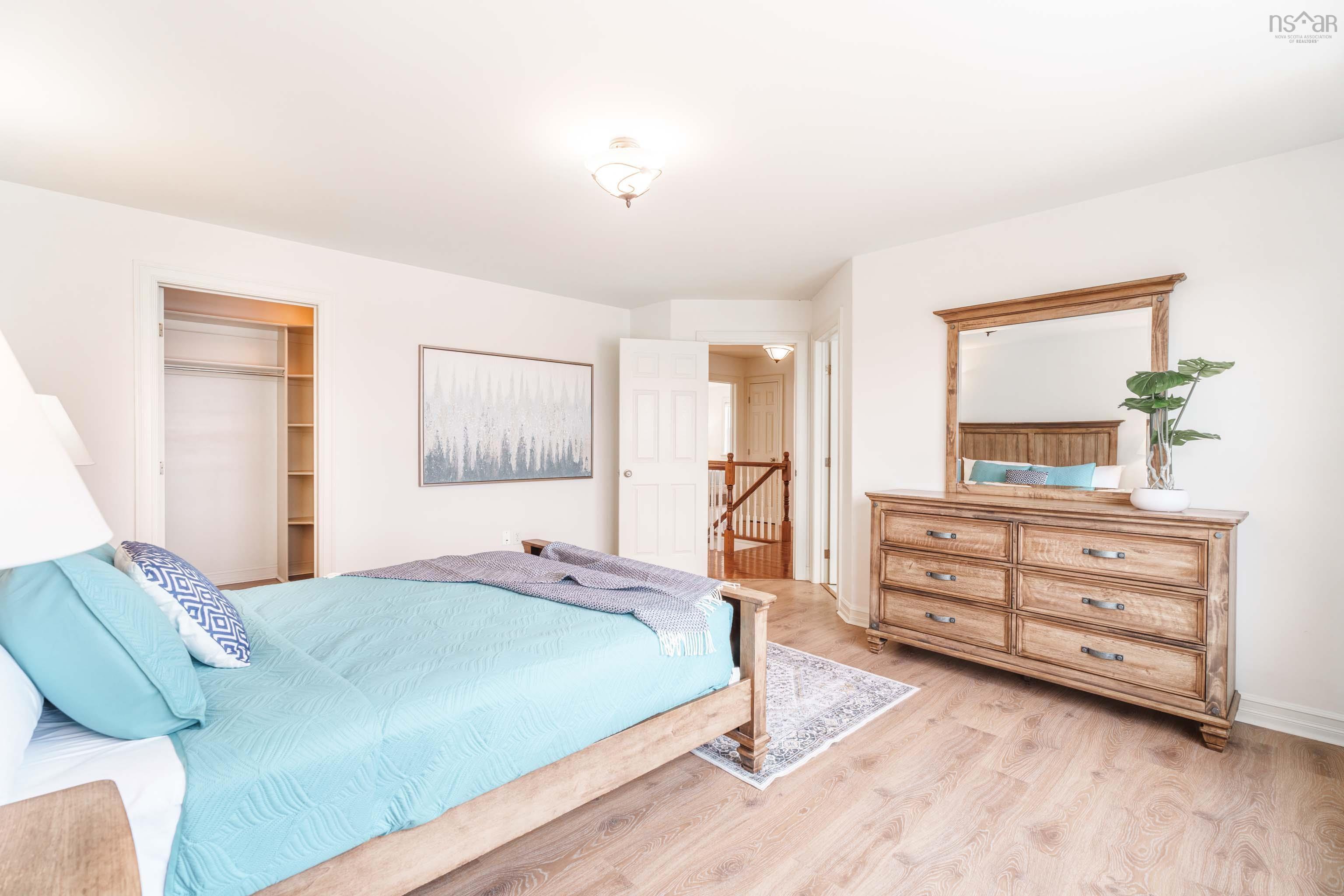 $889,900.00: 15 Kingsbury Way, Bedford