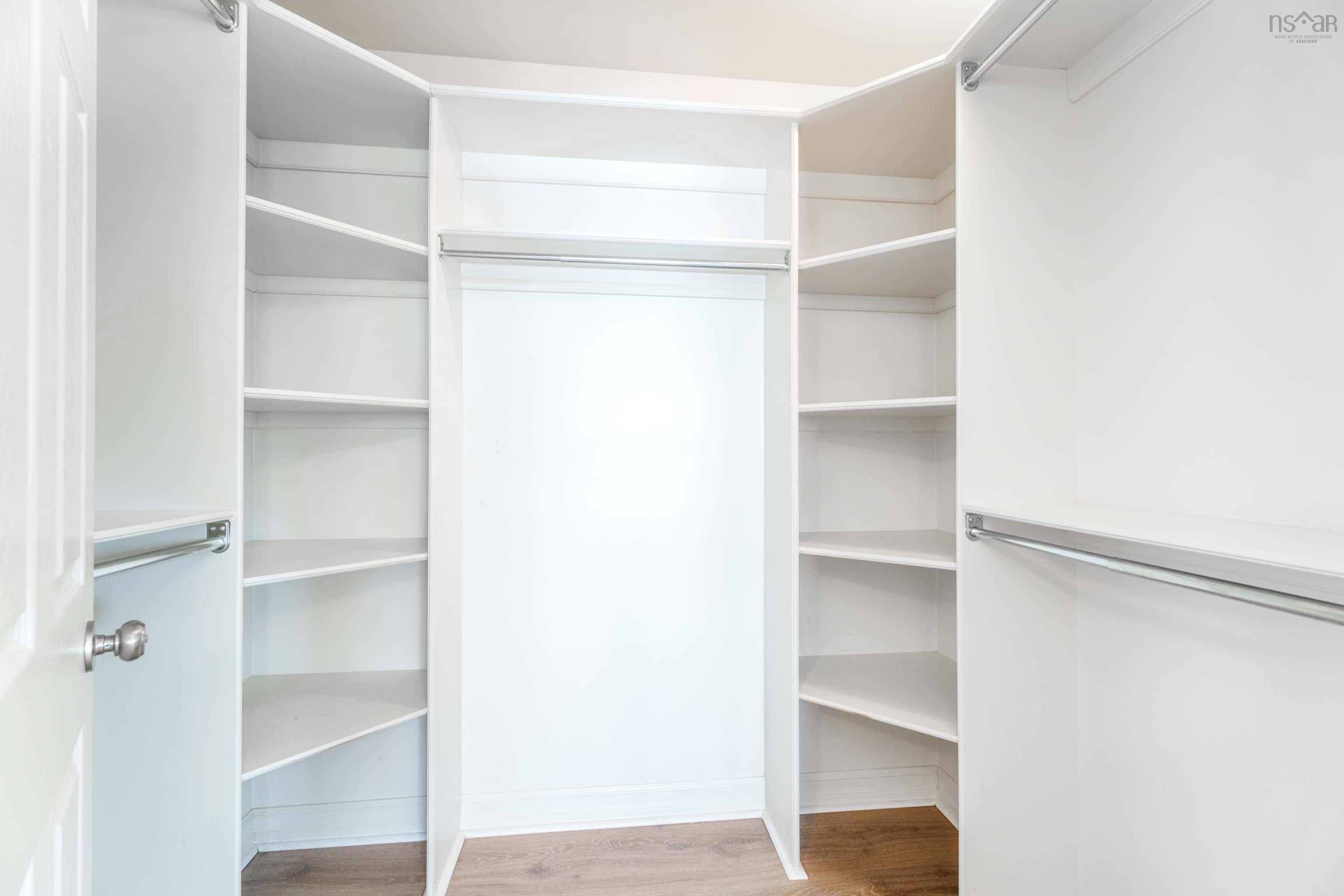 $889,900.00: 15 Kingsbury Way, Bedford