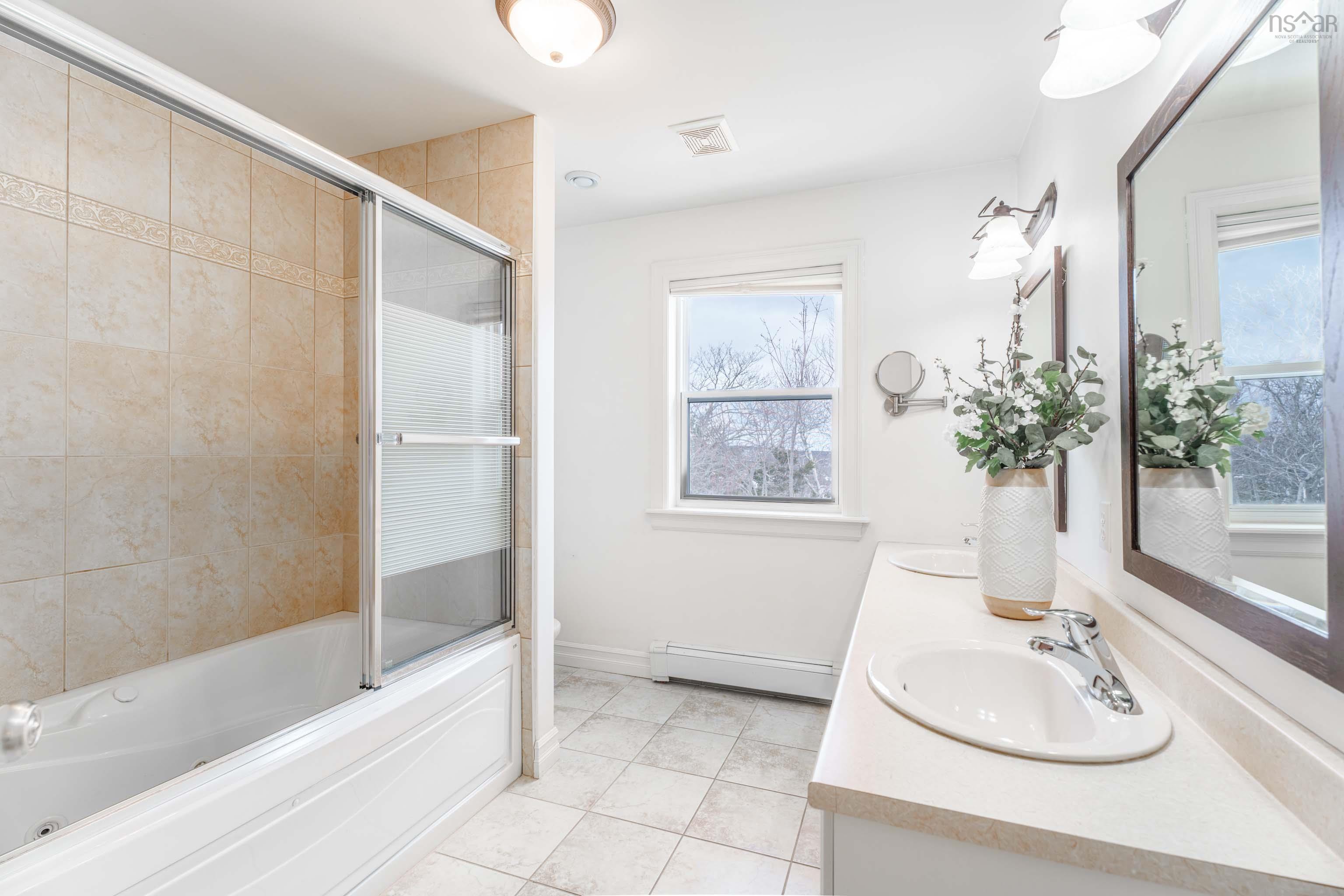 $889,900.00: 15 Kingsbury Way, Bedford