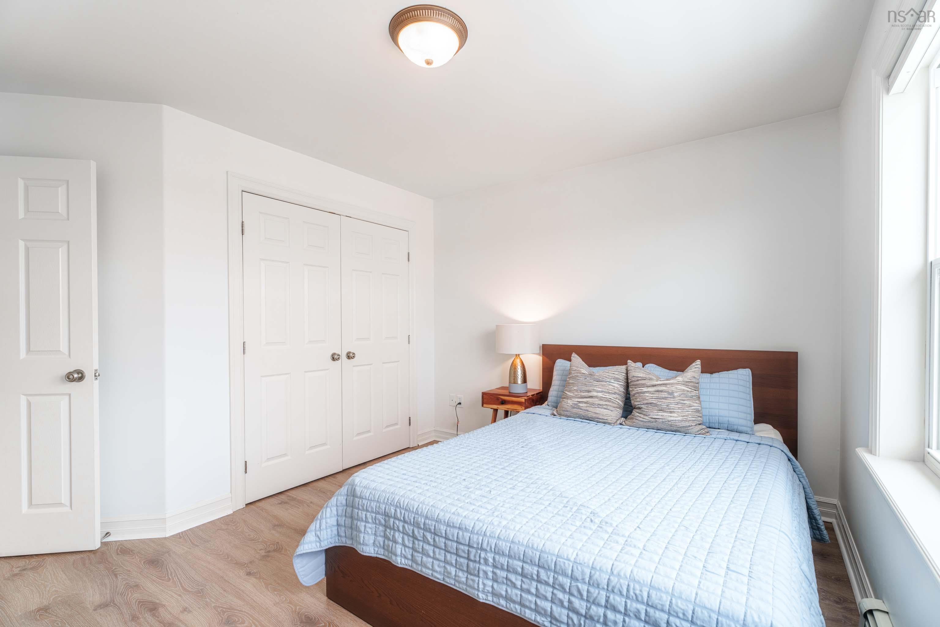 $889,900.00: 15 Kingsbury Way, Bedford