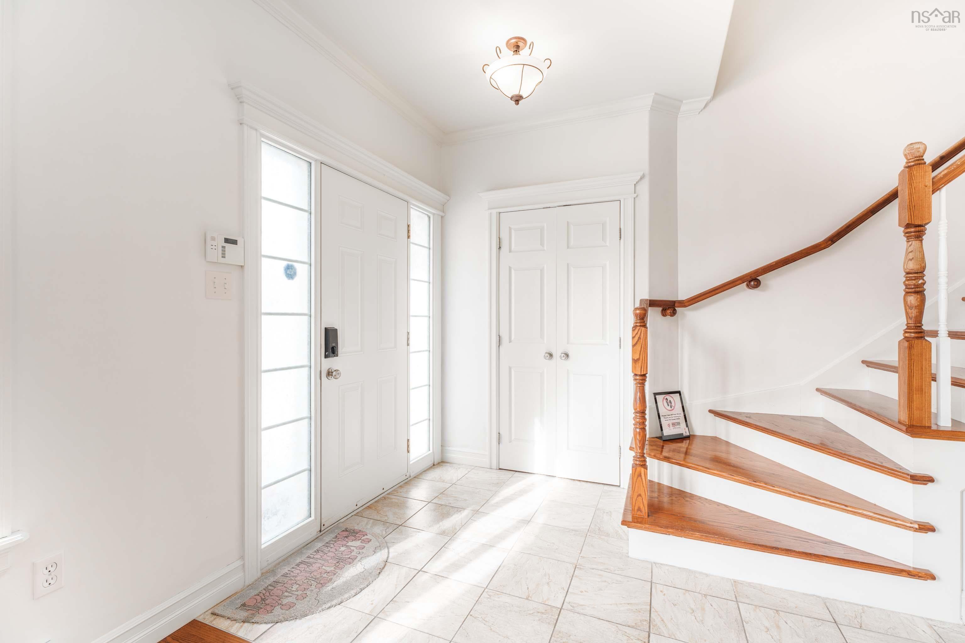 $889,900.00: 15 Kingsbury Way, Bedford