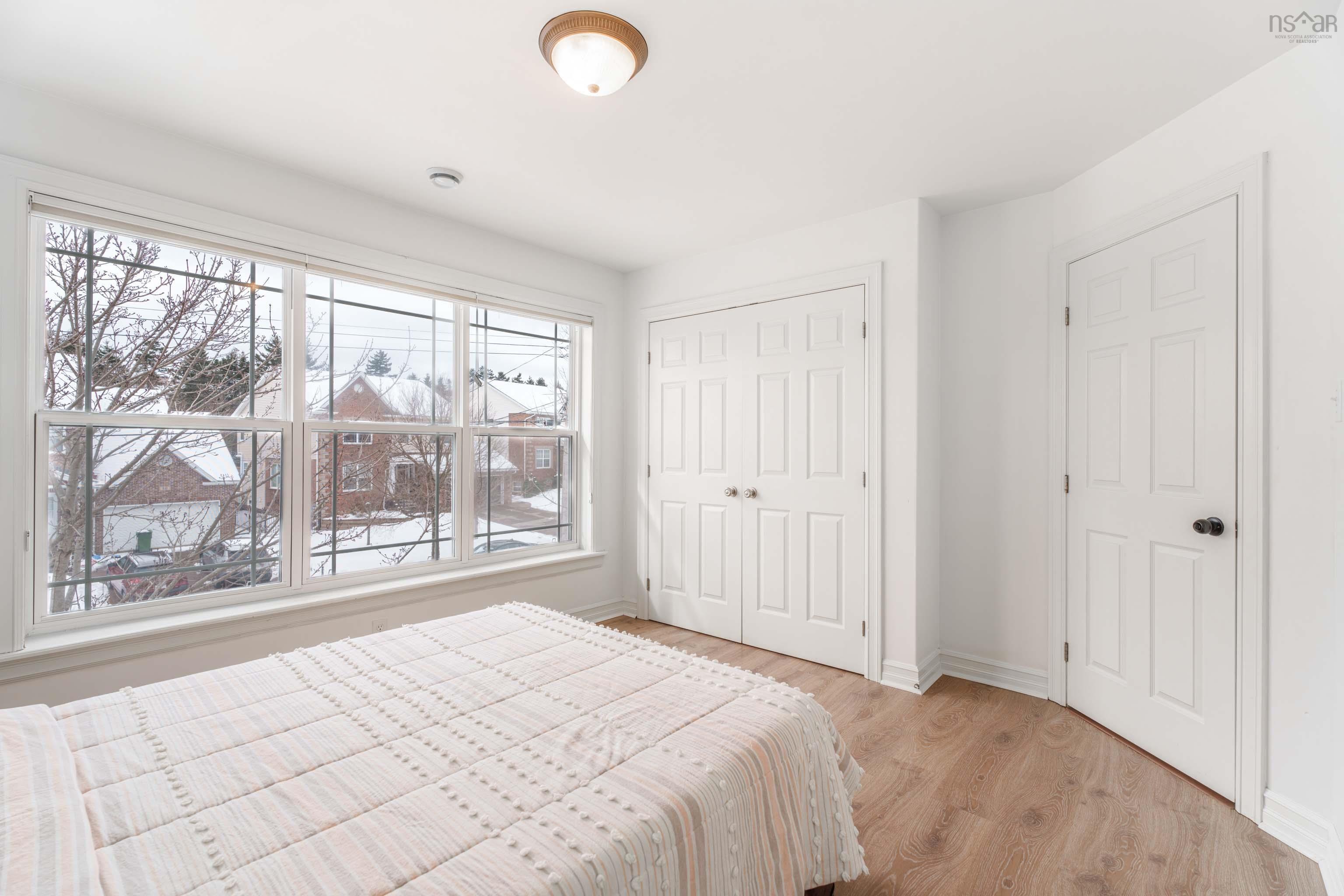 $889,900.00: 15 Kingsbury Way, Bedford