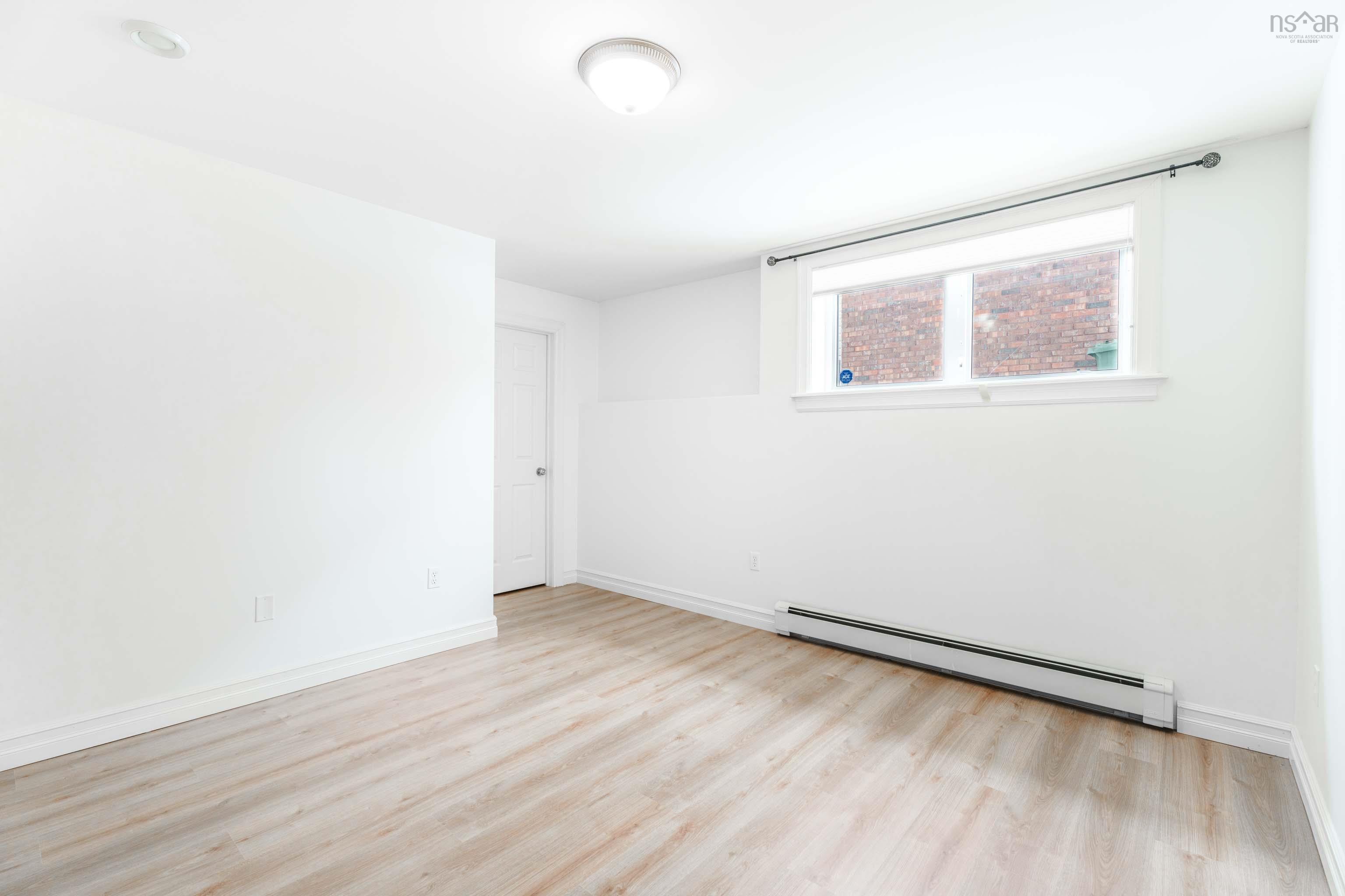 $889,900.00: 15 Kingsbury Way, Bedford