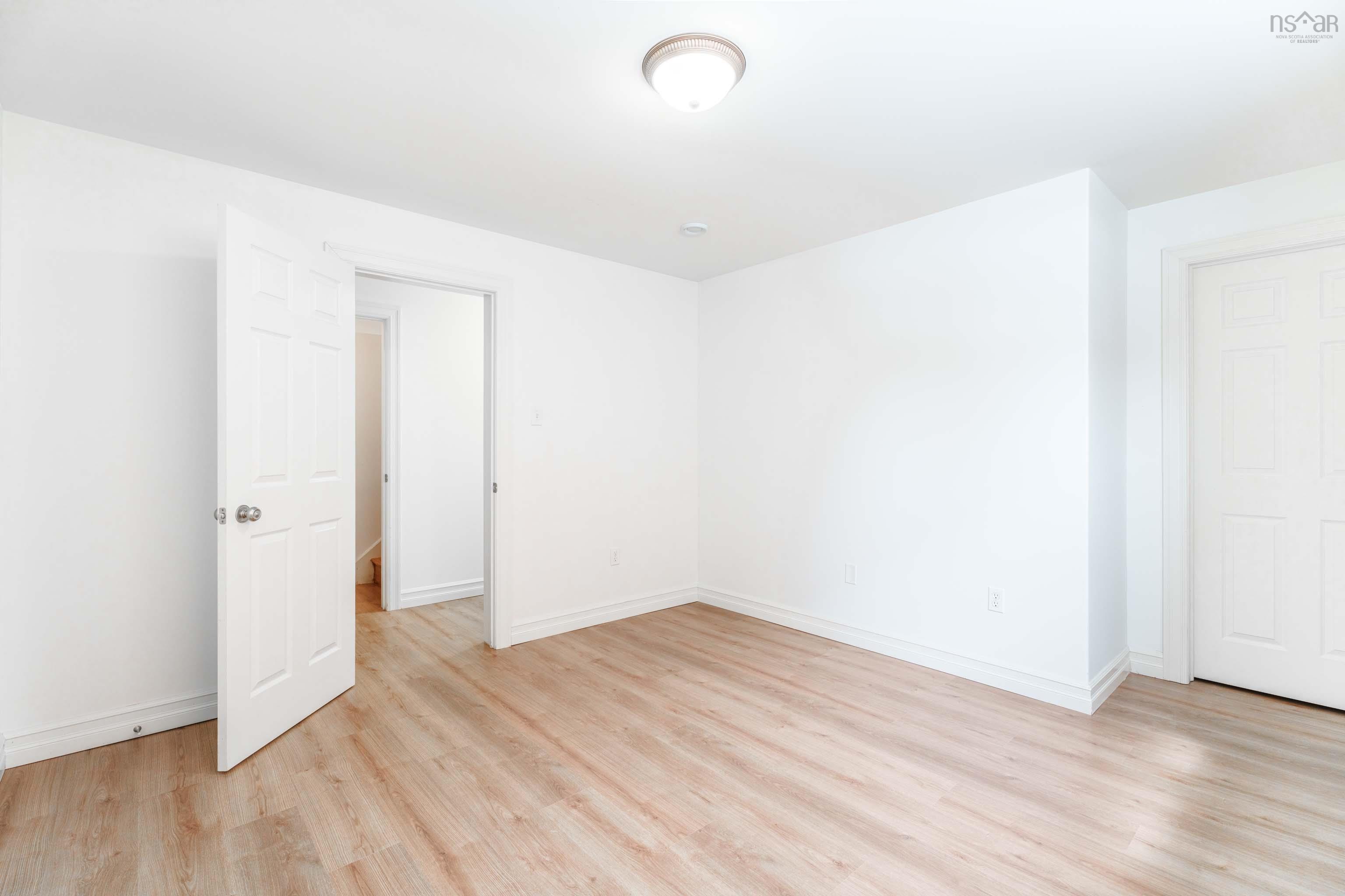 $889,900.00: 15 Kingsbury Way, Bedford