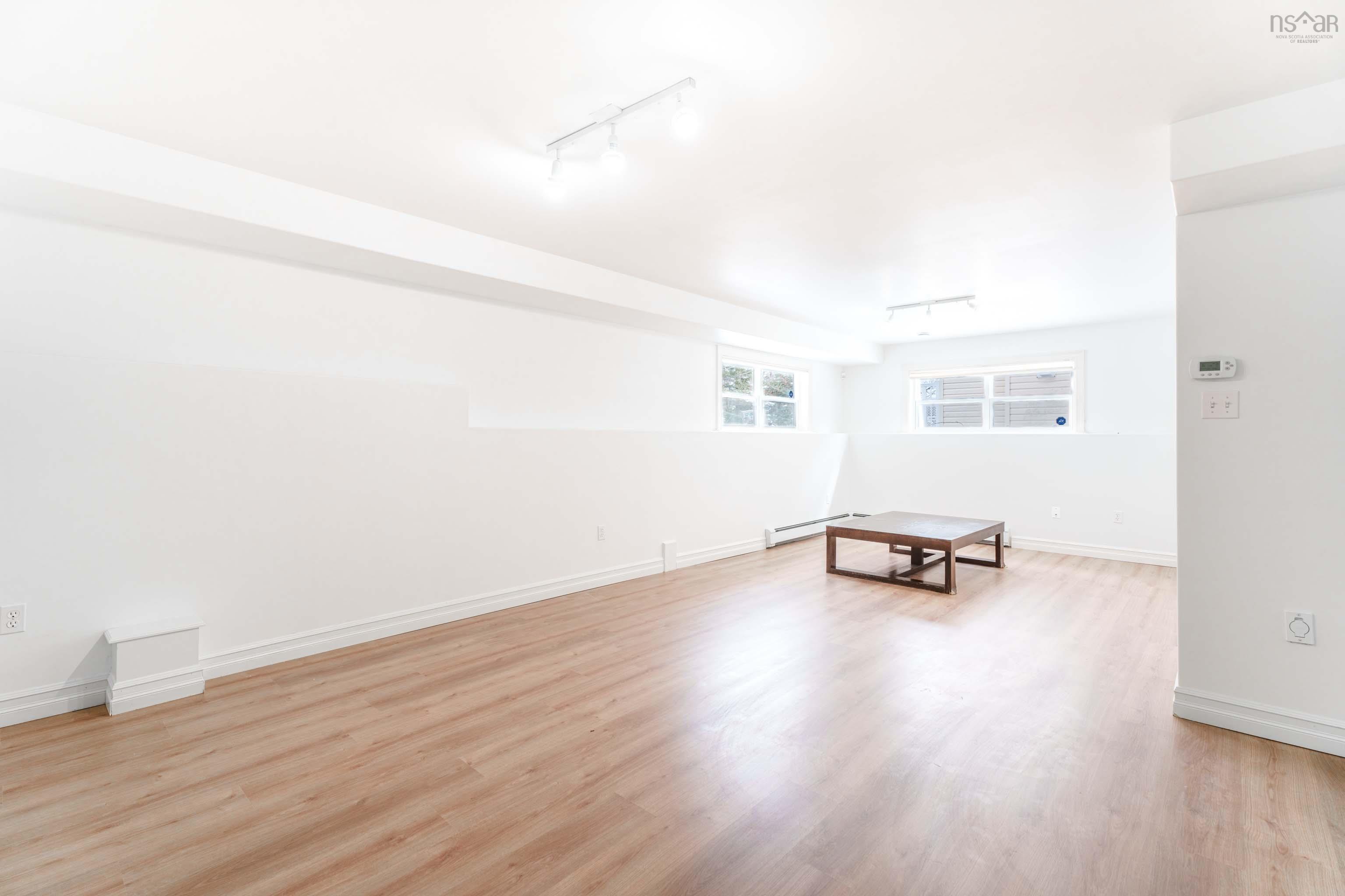 $889,900.00: 15 Kingsbury Way, Bedford