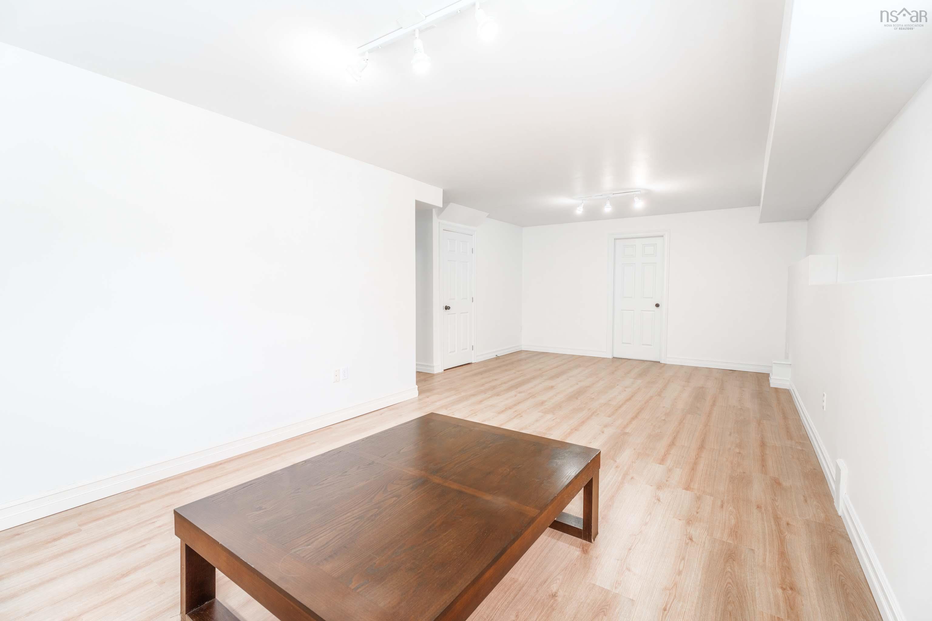 $889,900.00: 15 Kingsbury Way, Bedford