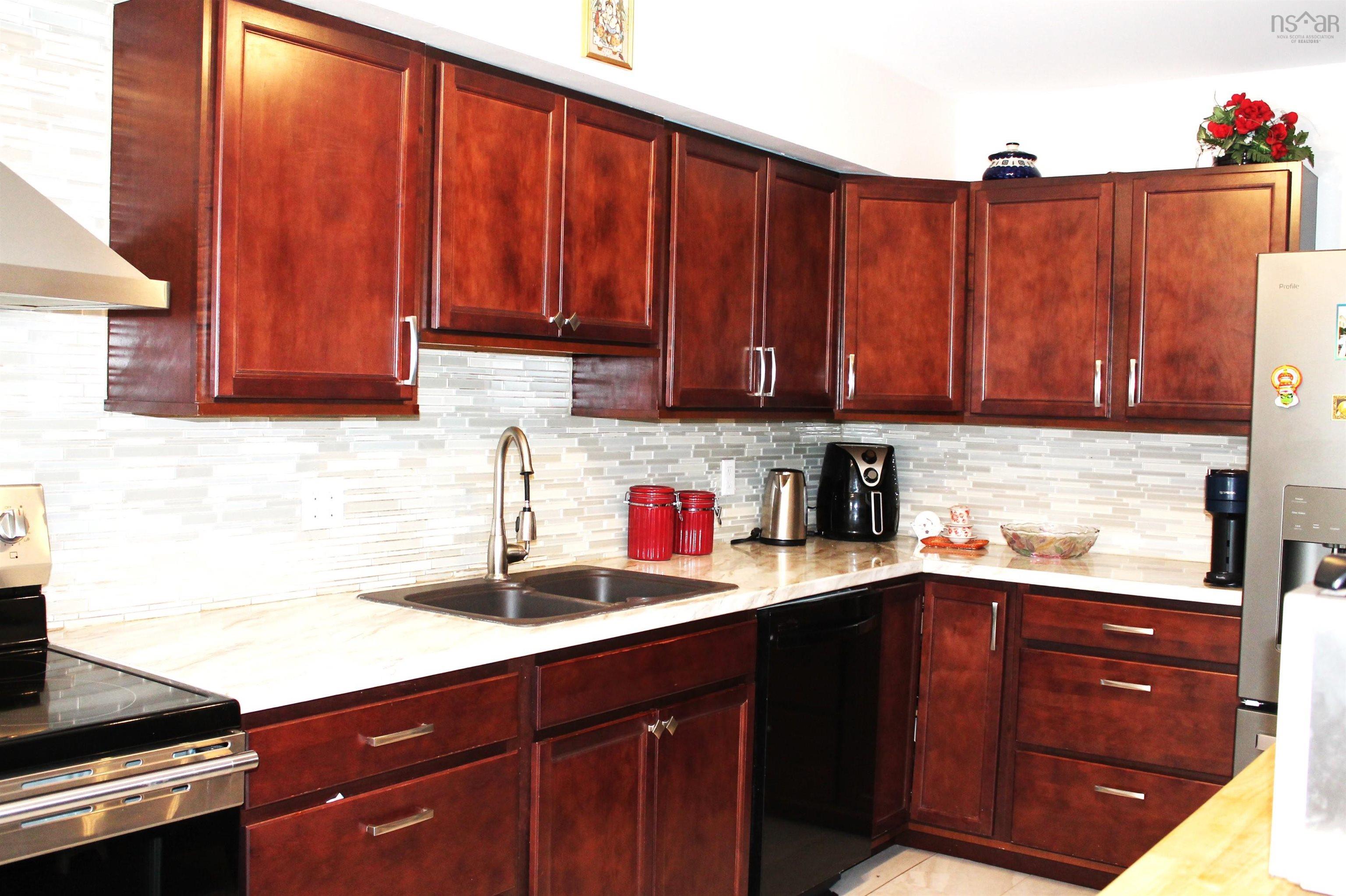 $599,000.00: 87 Lincoln Cross, Halifax