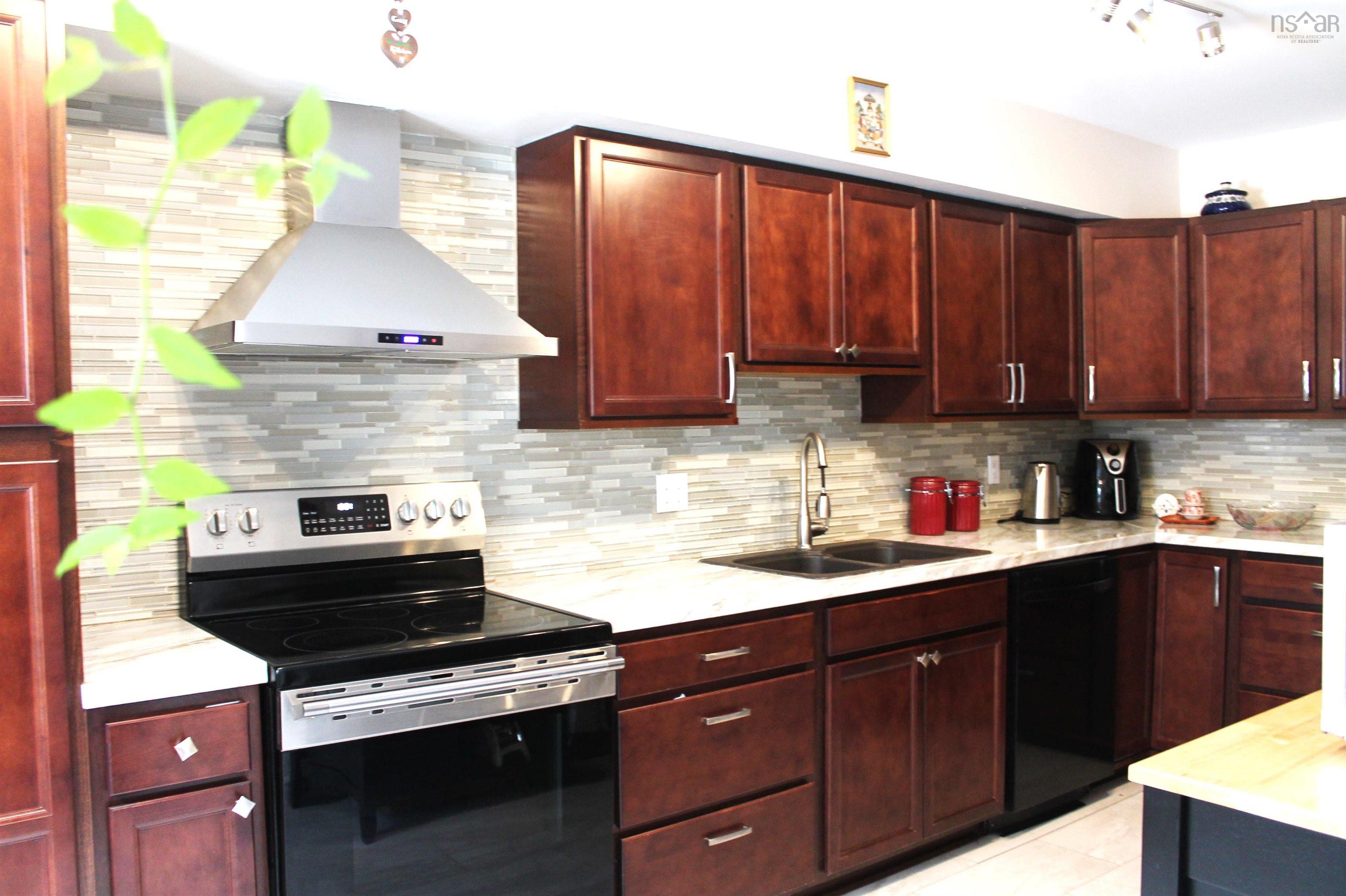 $599,000.00: 87 Lincoln Cross, Halifax