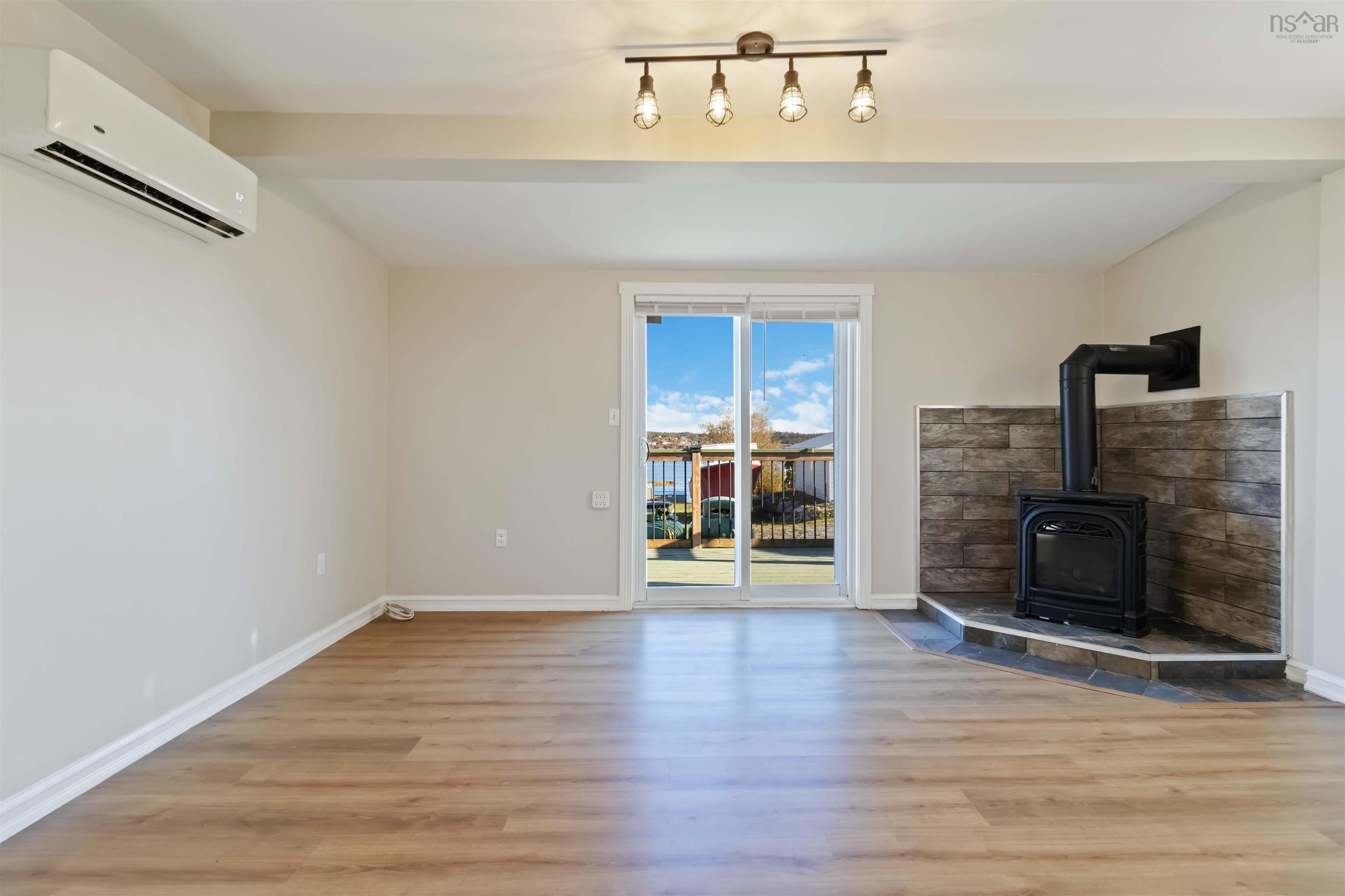 $587,900.00: 78 West Dover Road, West Dover