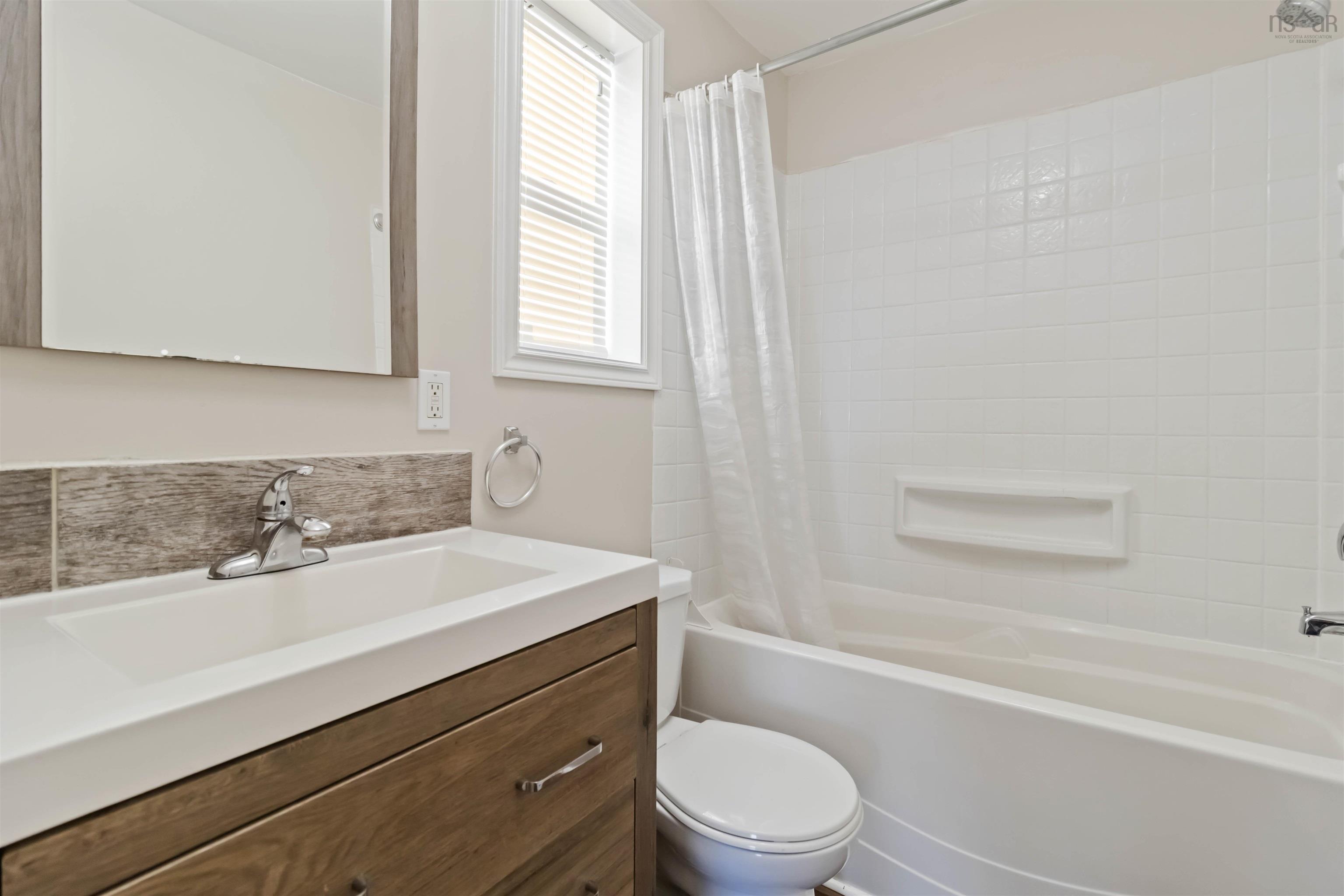 $587,900.00: 78 West Dover Road, West Dover