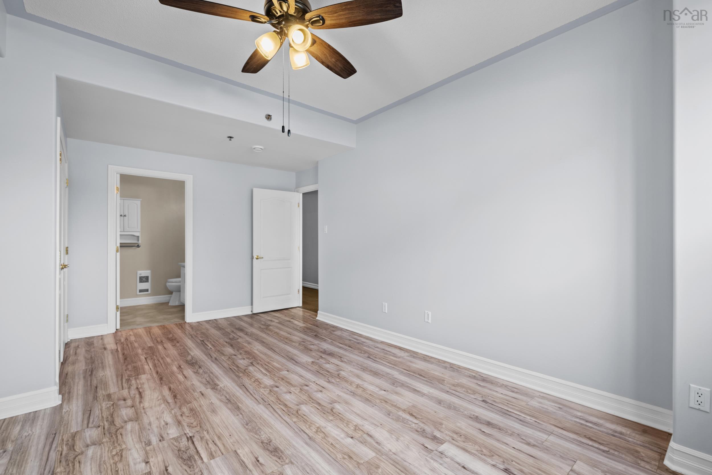 $469,900.00: 101 52 Whitehall Crescent, Dartmouth