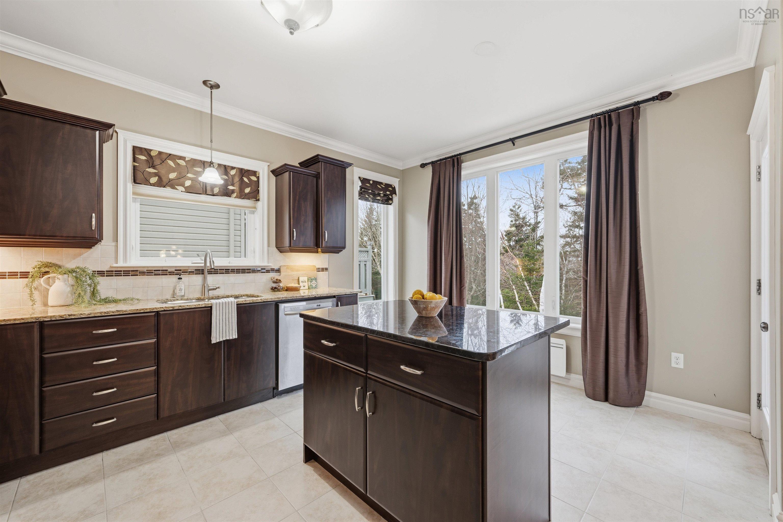 $724,900.00: 11 Stockton Ridge, Bedford