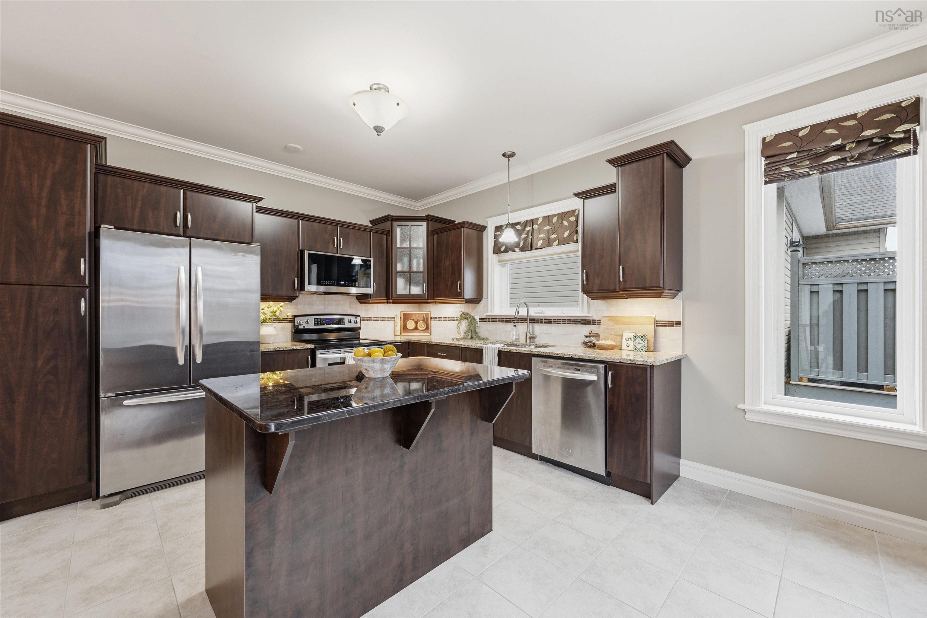 $724,900.00: 11 Stockton Ridge, Bedford