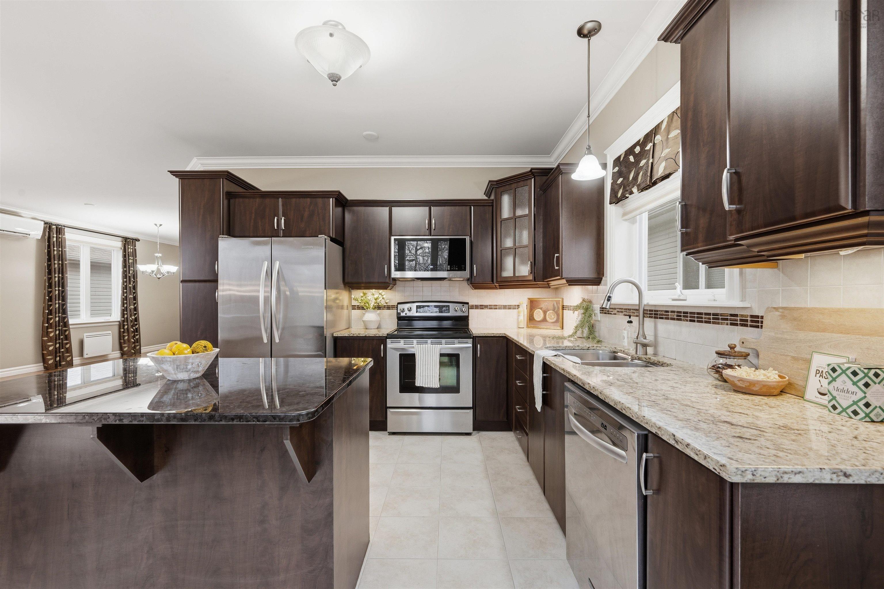 $724,900.00: 11 Stockton Ridge, Bedford