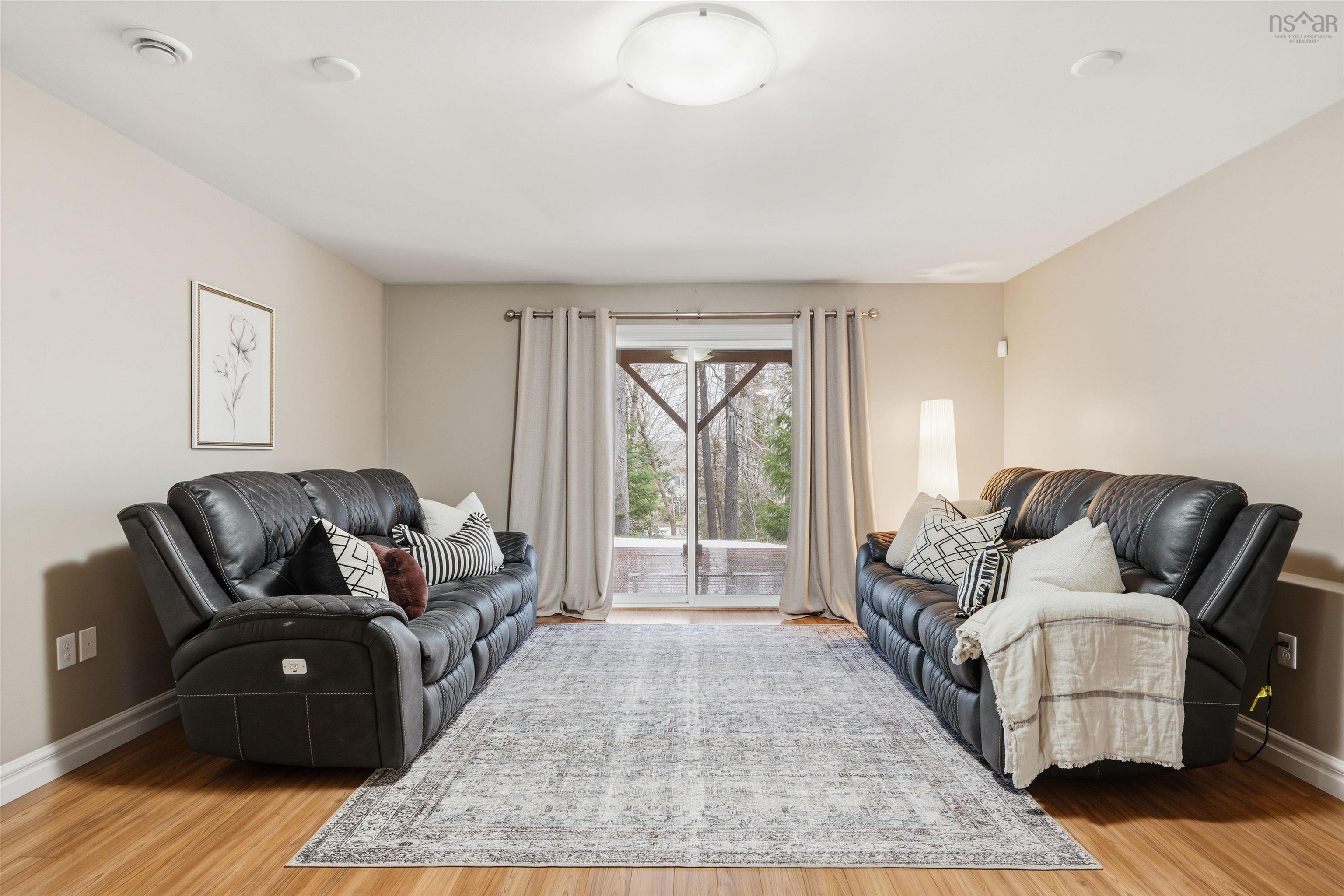 $724,900.00: 11 Stockton Ridge, Bedford