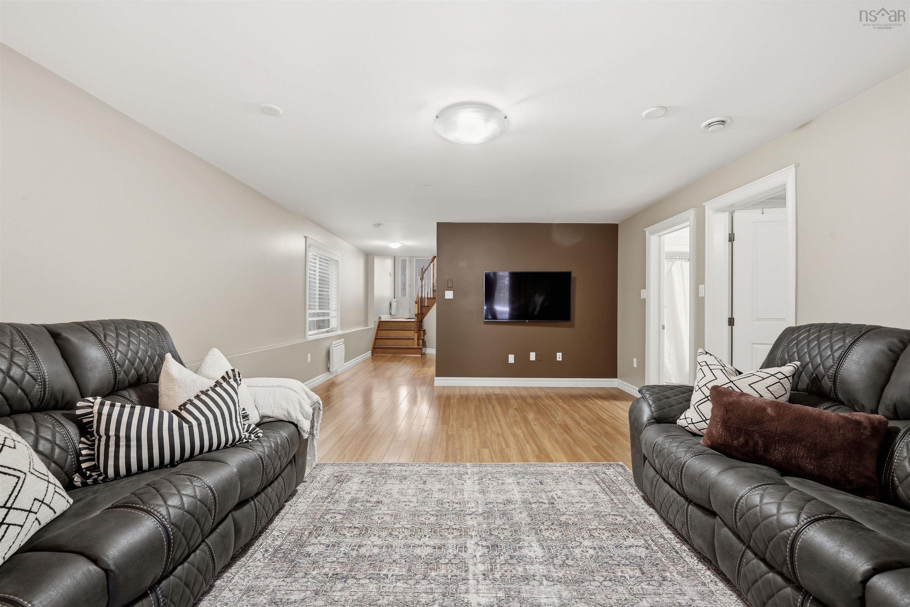 $724,900.00: 11 Stockton Ridge, Bedford