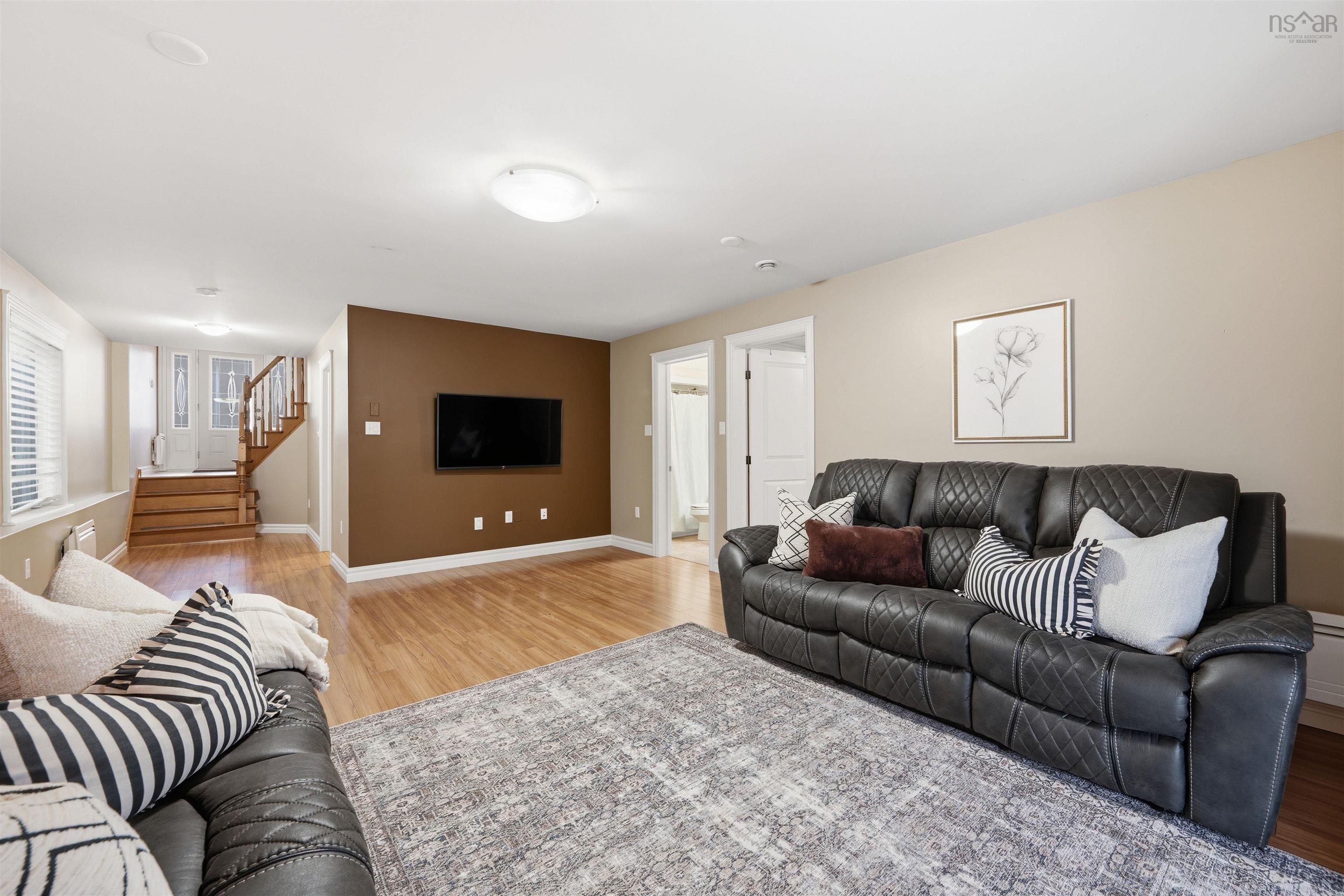 $724,900.00: 11 Stockton Ridge, Bedford