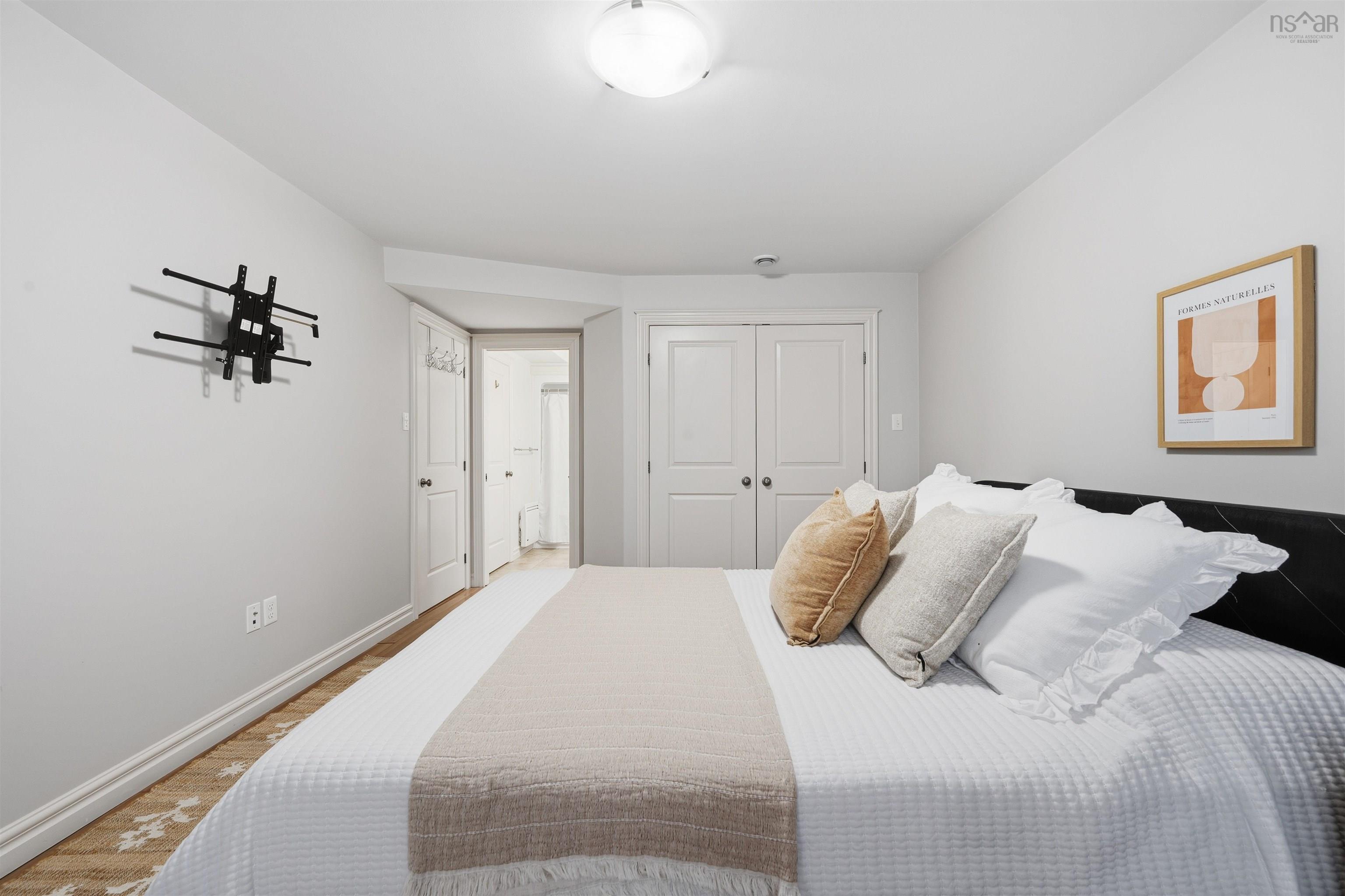 $724,900.00: 11 Stockton Ridge, Bedford