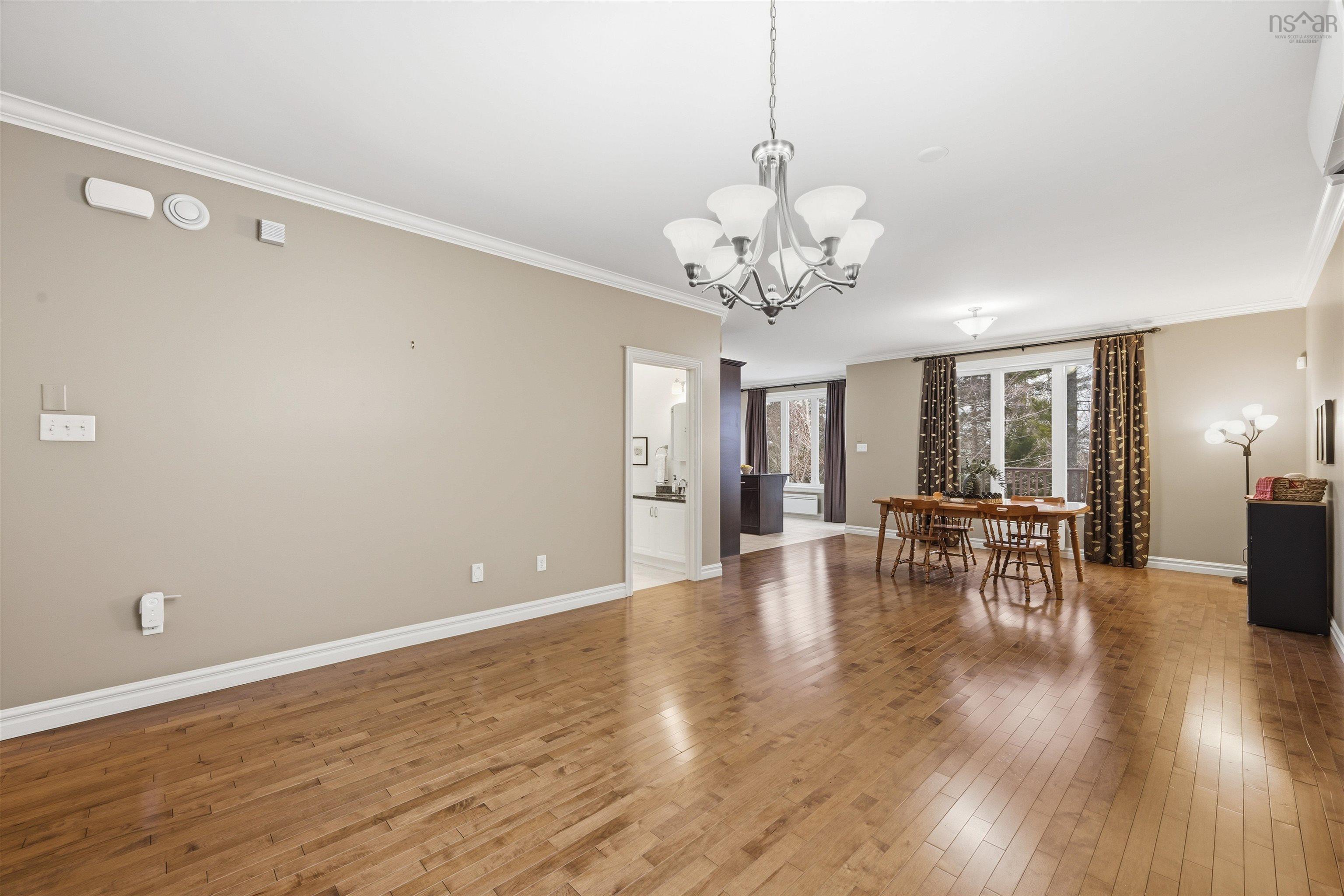 $724,900.00: 11 Stockton Ridge, Bedford