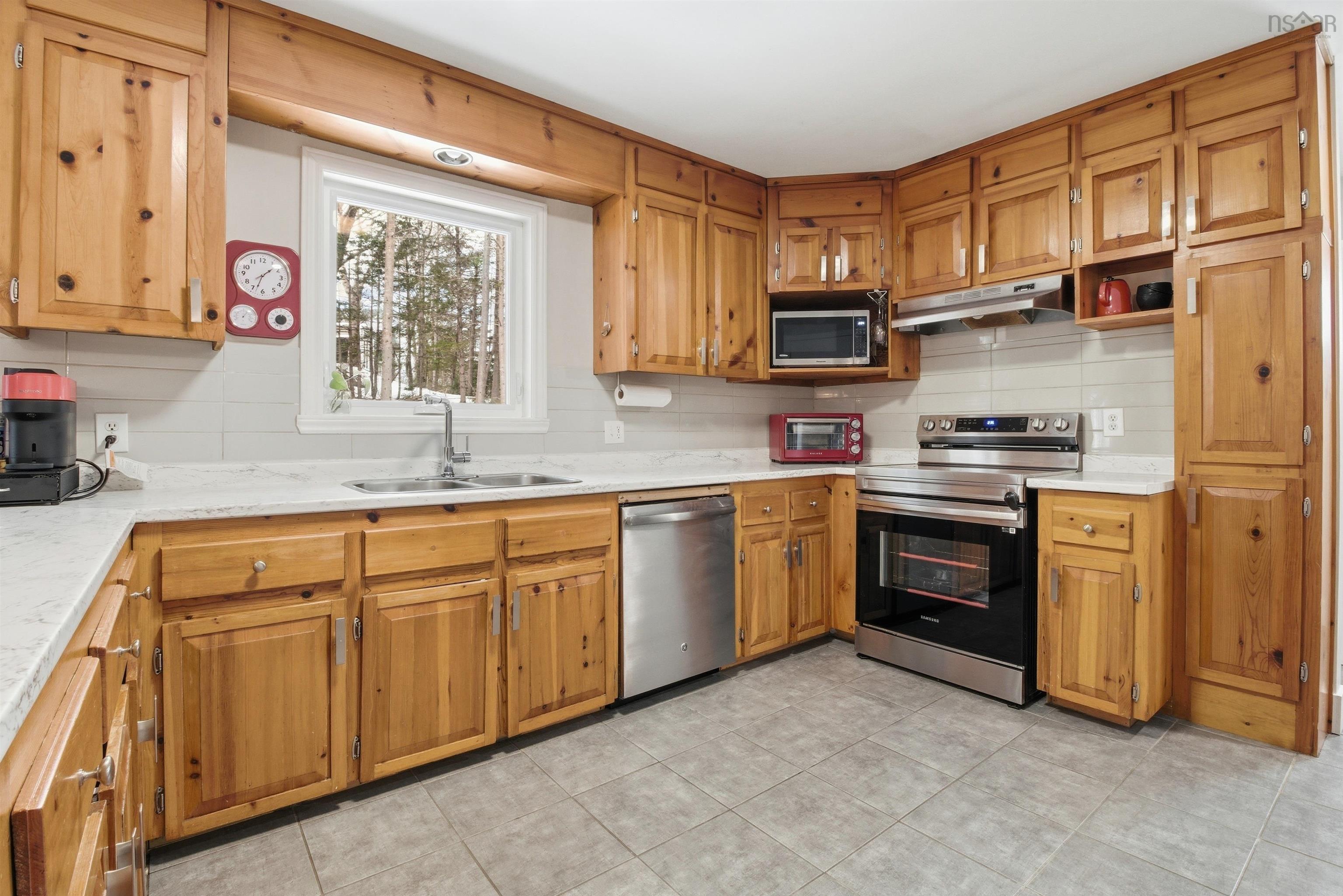 $599,900.00: 17 Sprucewood Avenue, Timberlea