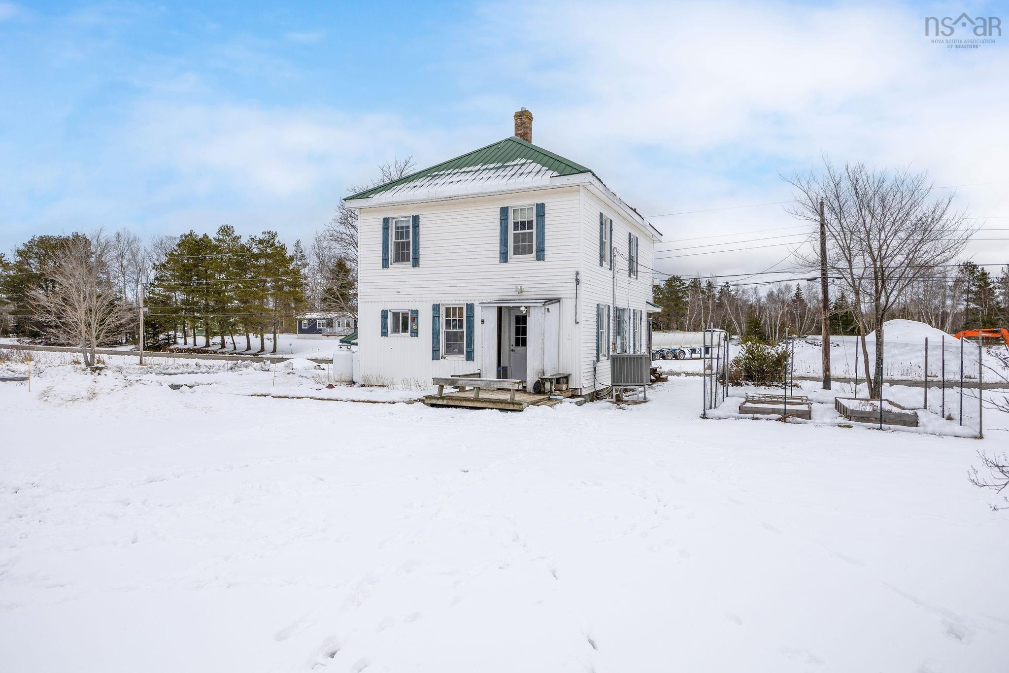 $324,900.00: 43 Harris Road, Haliburton