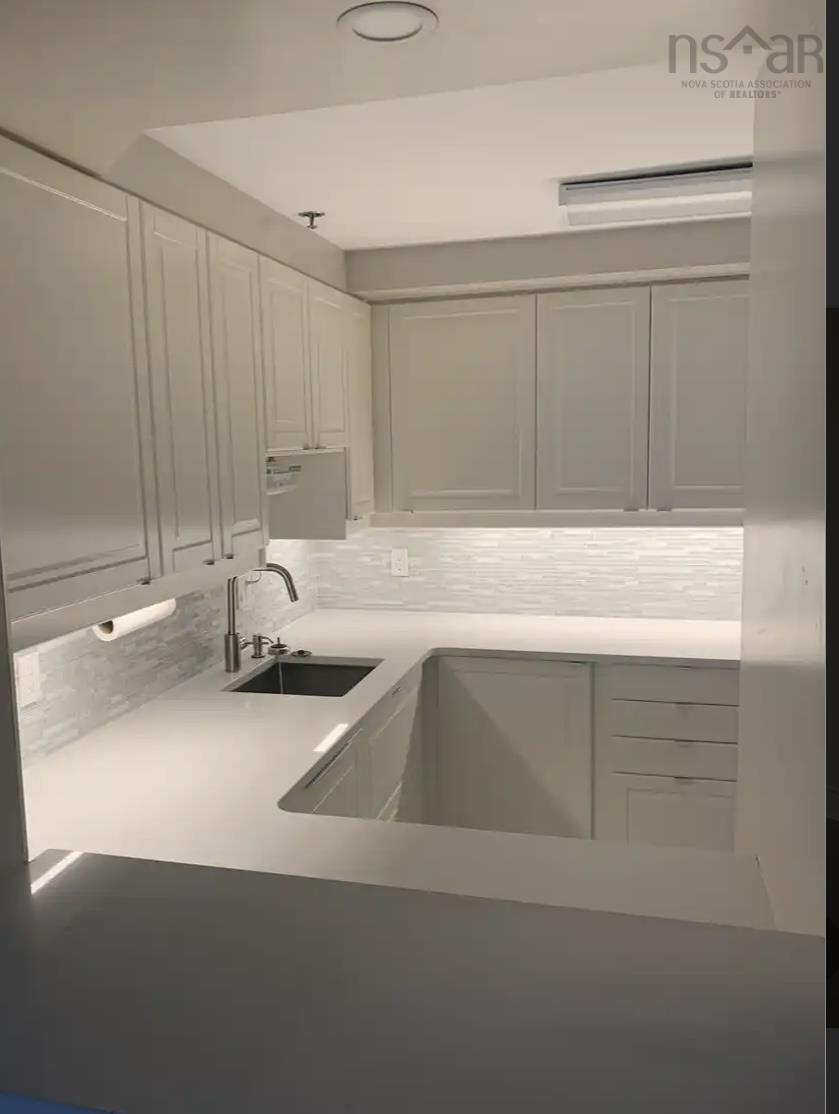 $569,000.00: 1002 1465 Brenton Street, Halifax