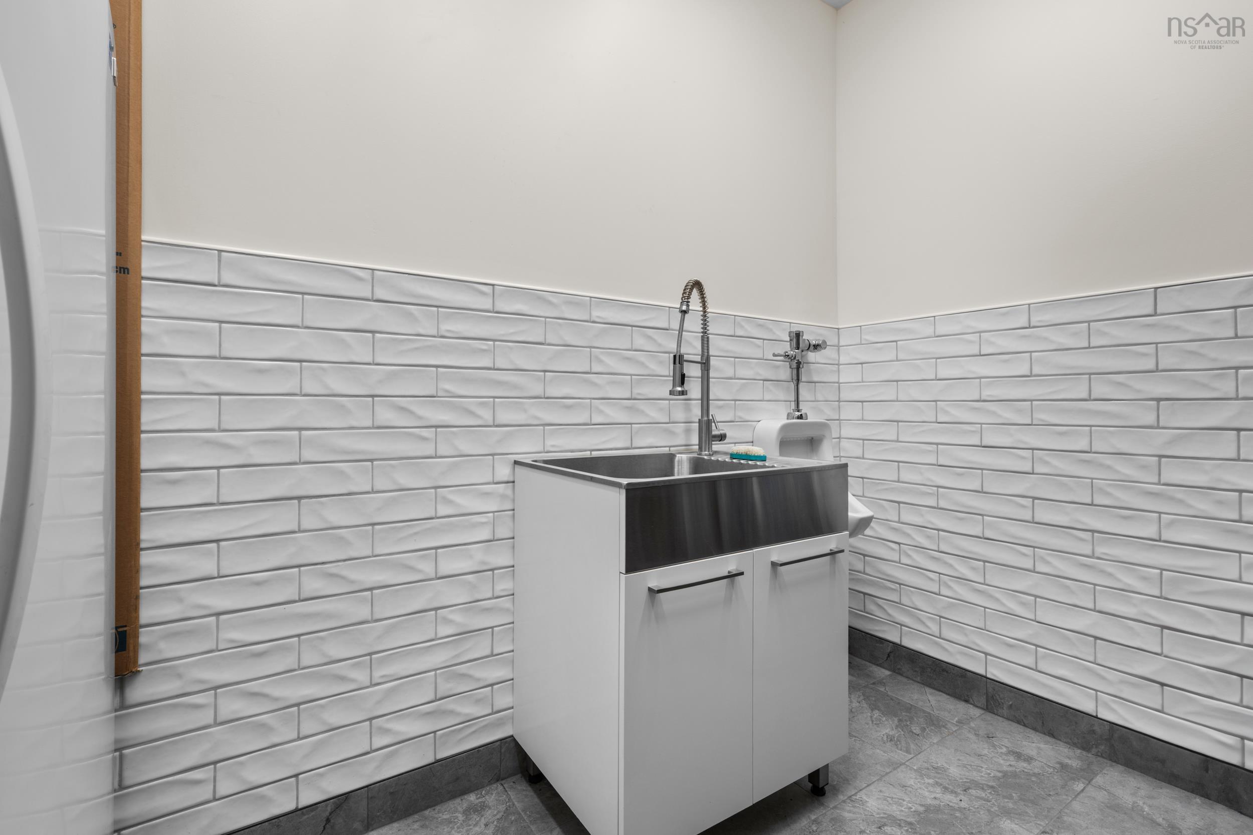 $1,099,000.00: 532 Oakland Road, Indian Point