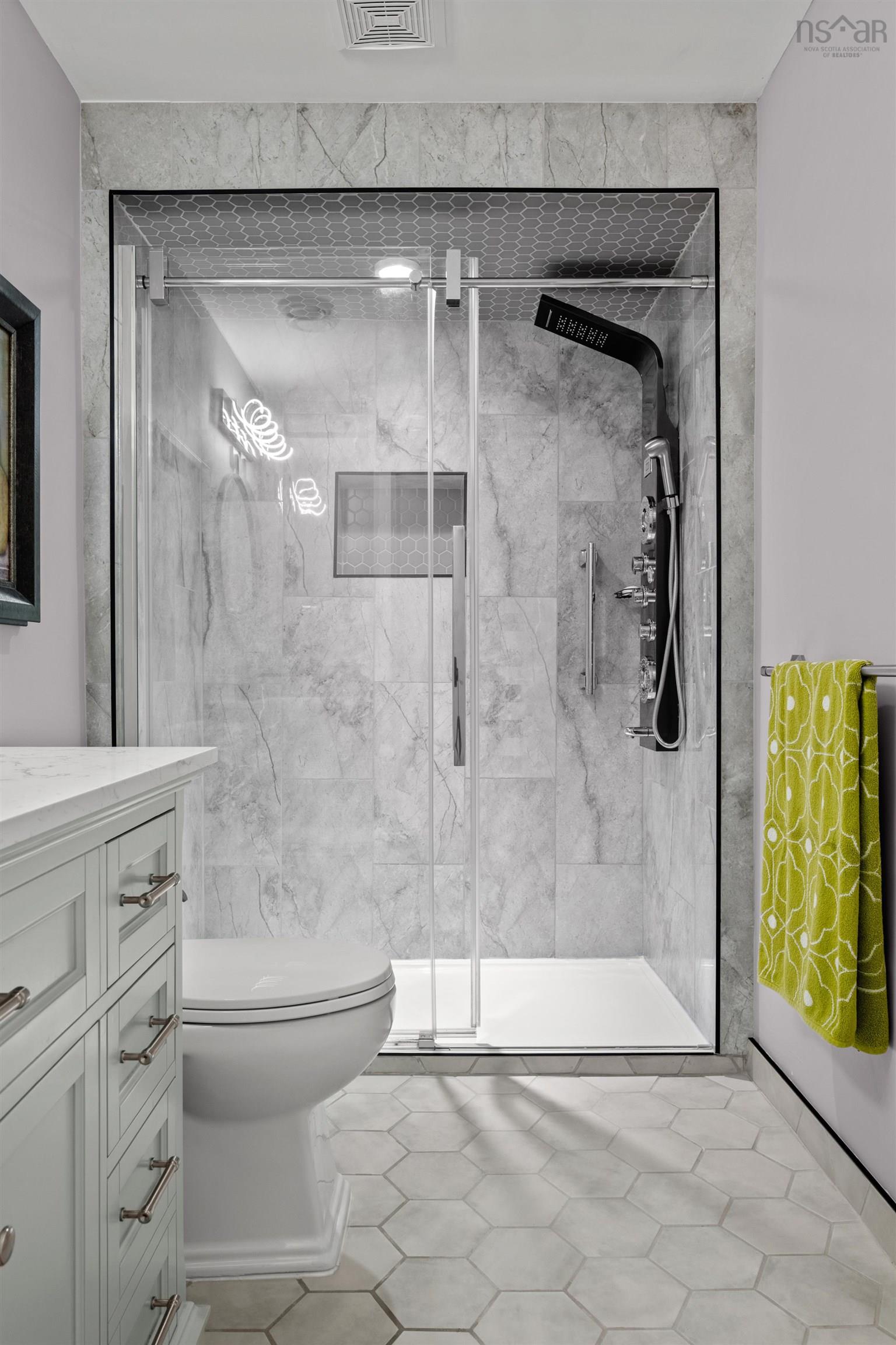 $1,099,000.00: 532 Oakland Road, Indian Point