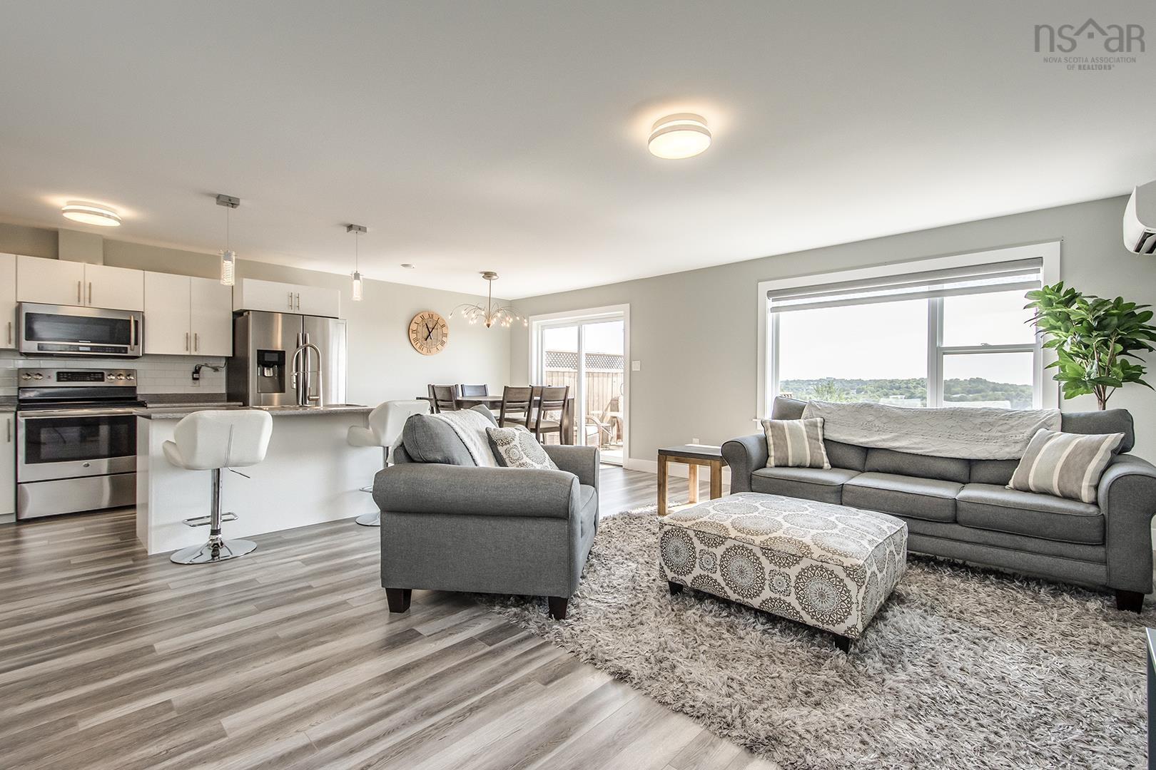 $580,000.00: 99 Executive Drive, Middle Sackville