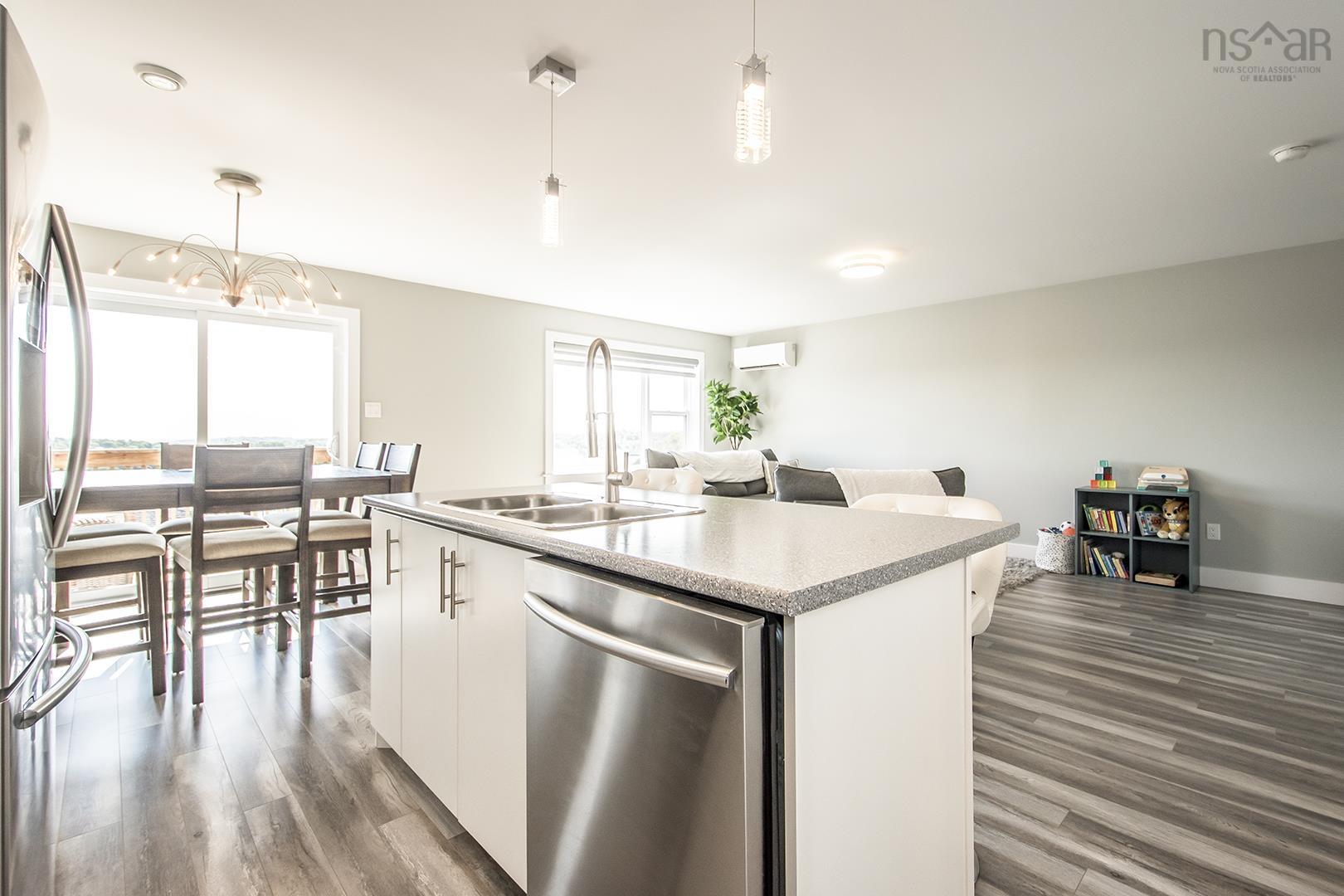 $580,000.00: 99 Executive Drive, Middle Sackville