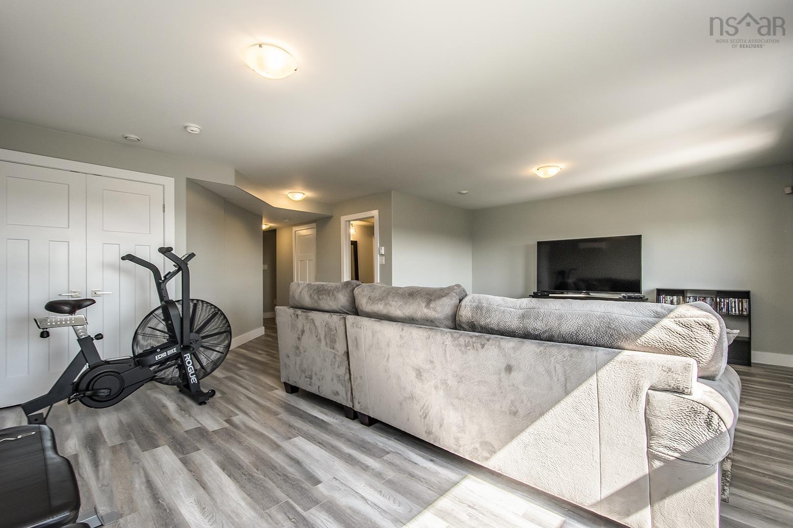 $580,000.00: 99 Executive Drive, Middle Sackville