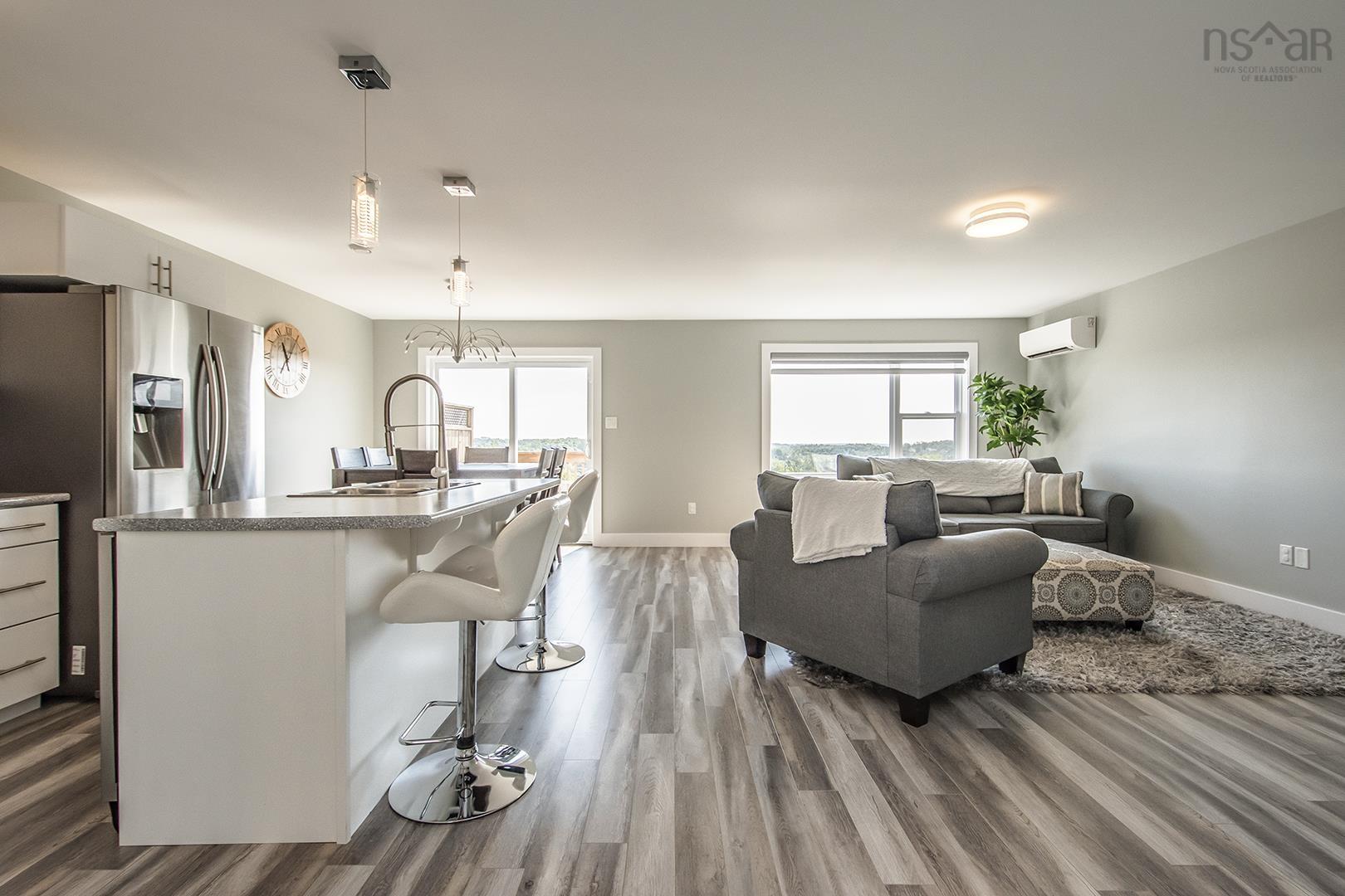 $580,000.00: 99 Executive Drive, Middle Sackville