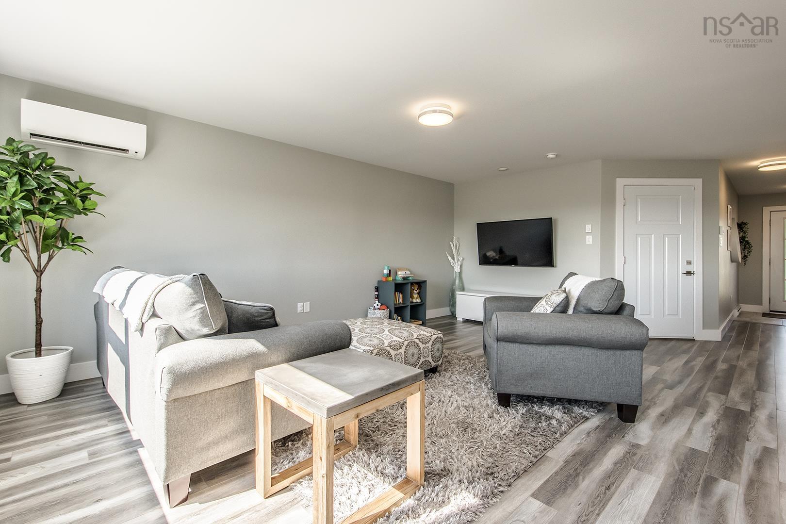 $580,000.00: 99 Executive Drive, Middle Sackville