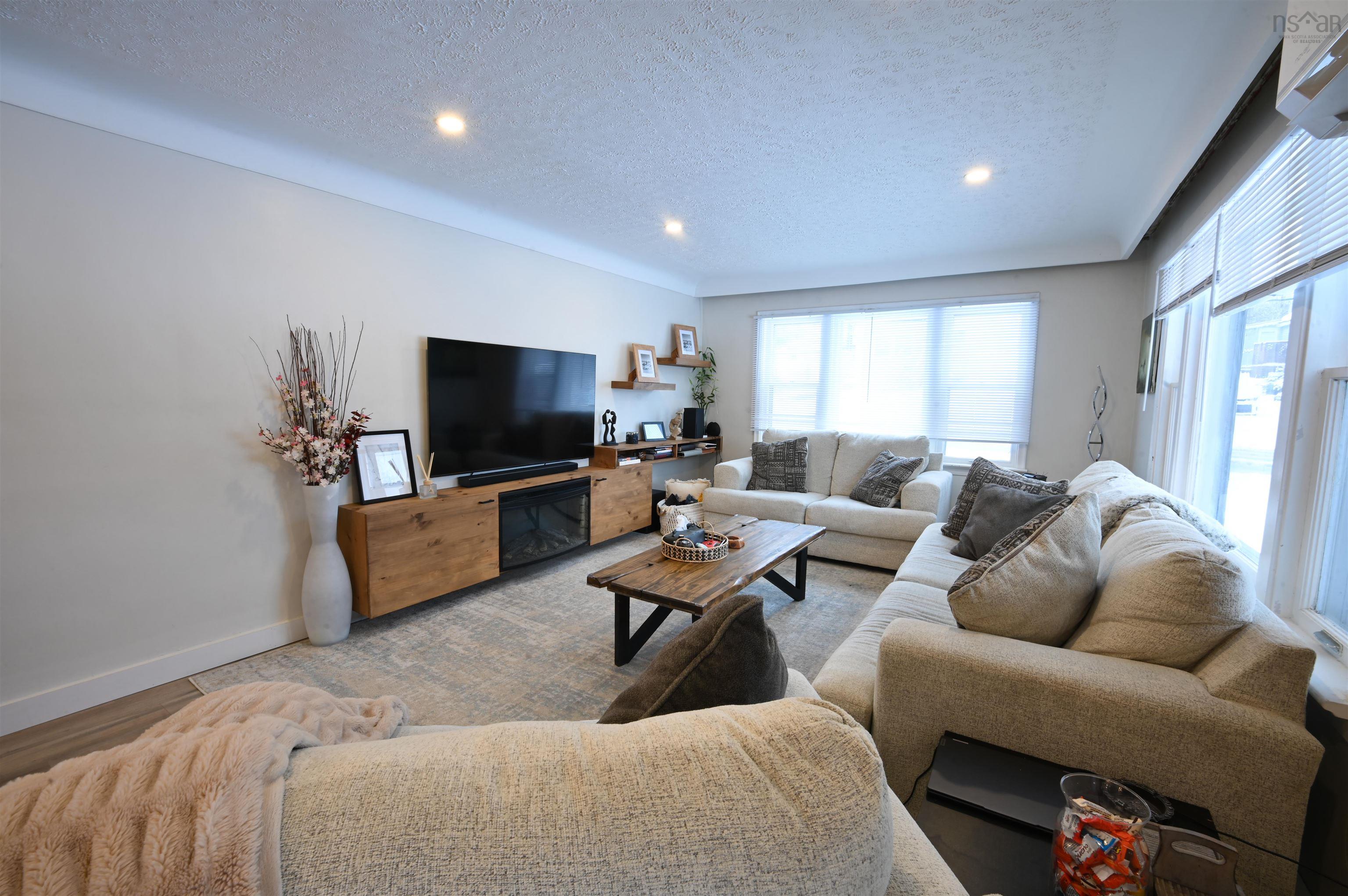 $579,900.00: 26 Terence Bay Road, Whites Lake