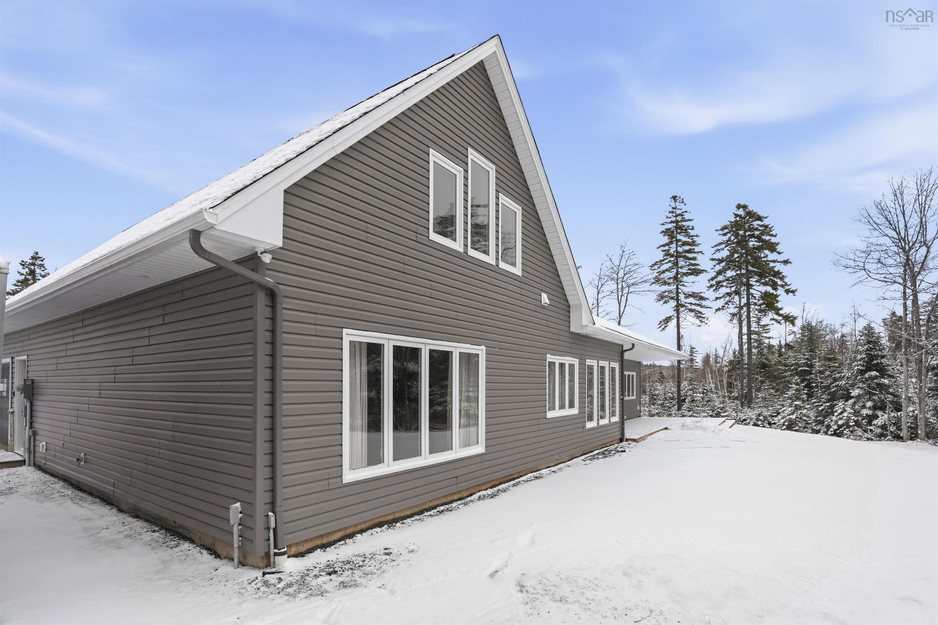 $1,239,000.00: 502 High Road, Fall River