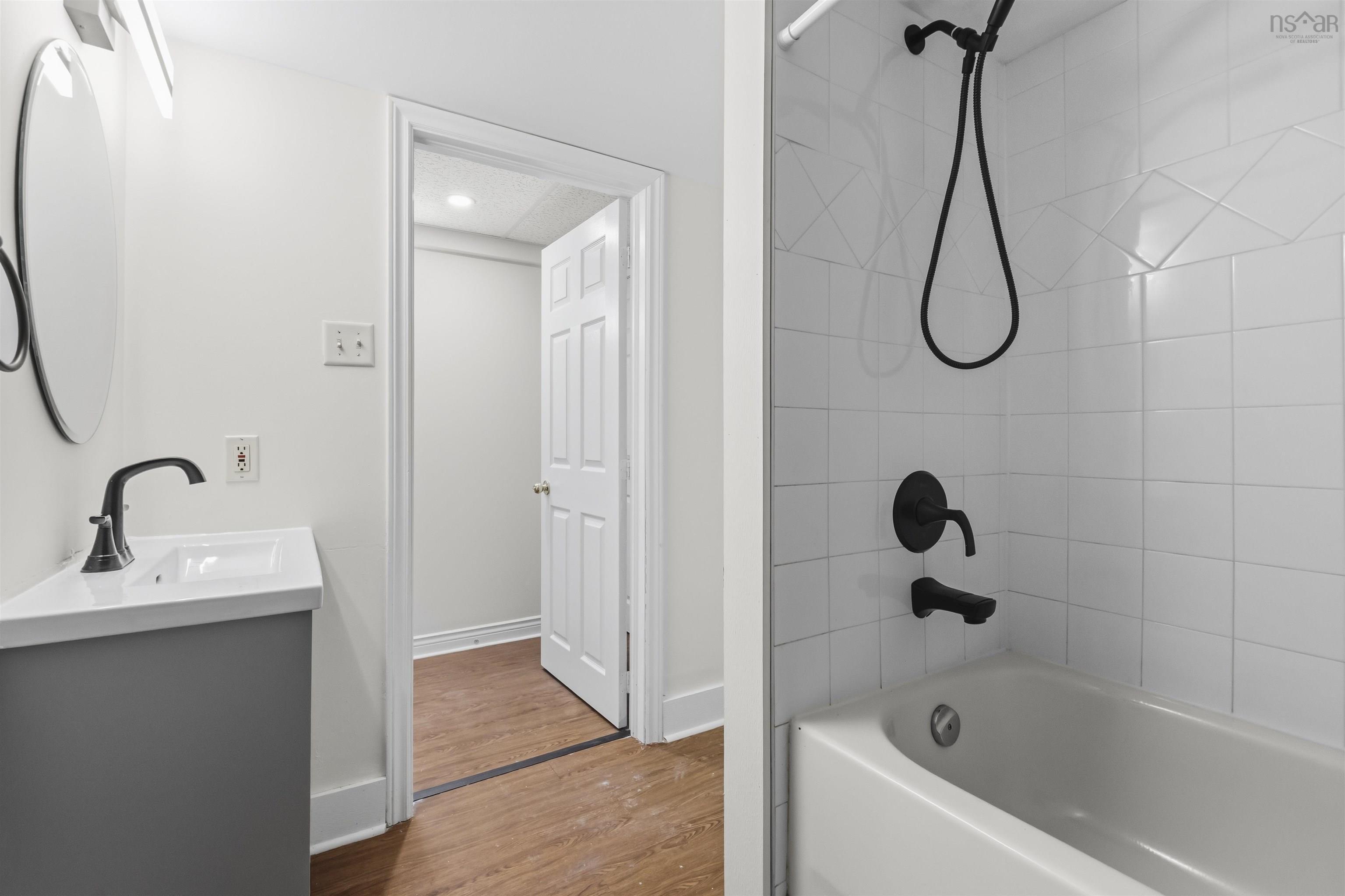 $565,000.00: 869 West Pennant Road, West Pennant