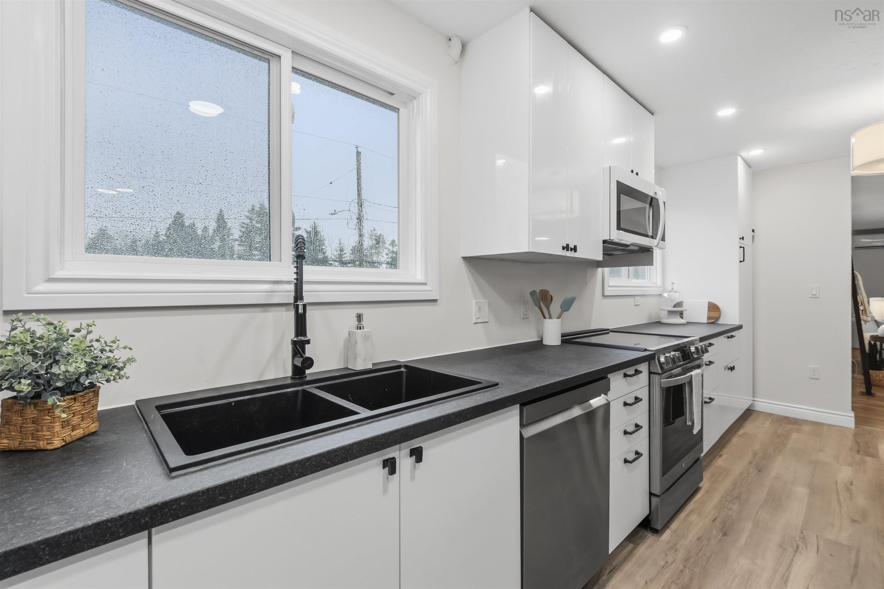 $565,000.00: 869 West Pennant Road, West Pennant