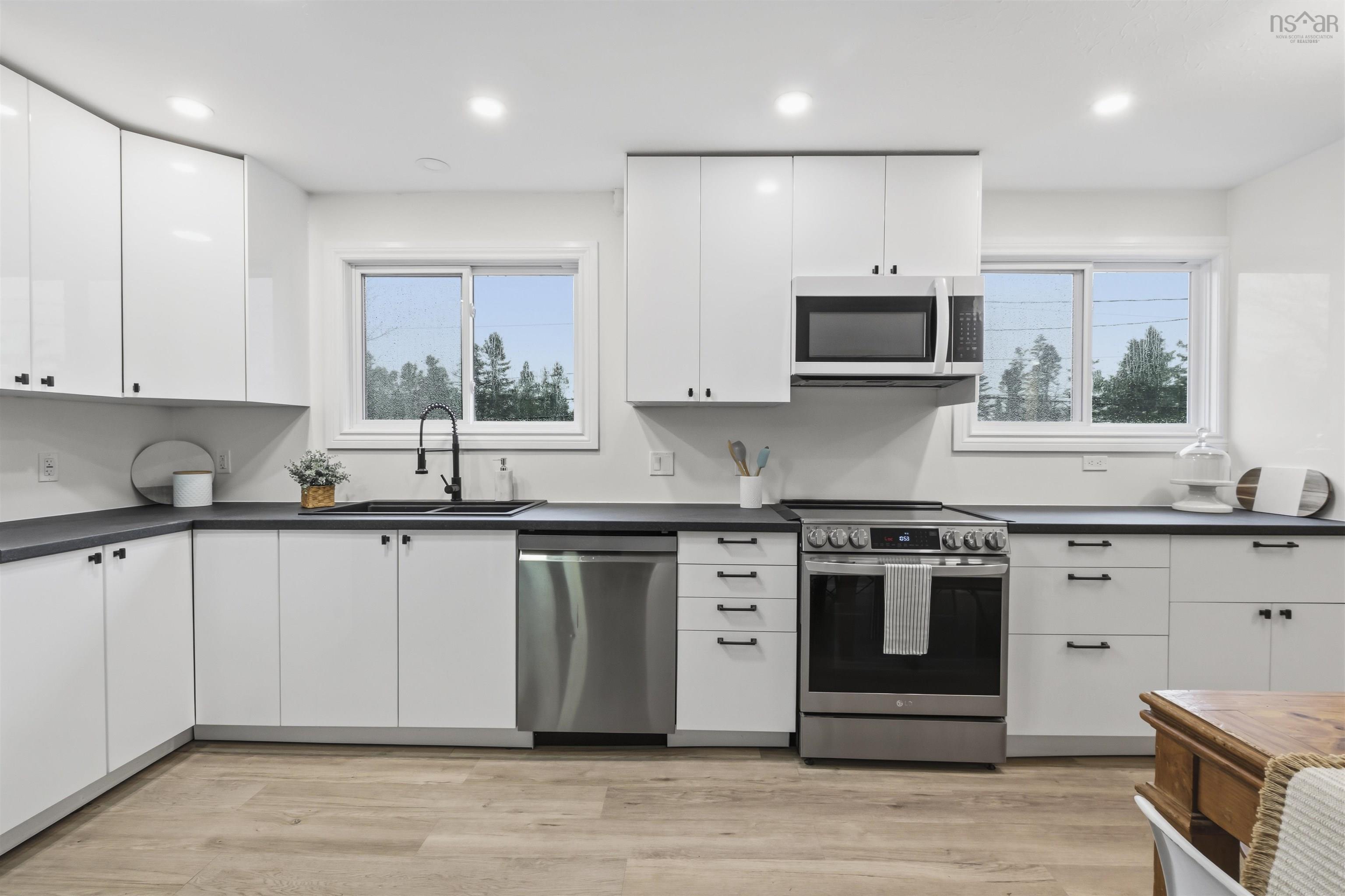 $565,000.00: 869 West Pennant Road, West Pennant